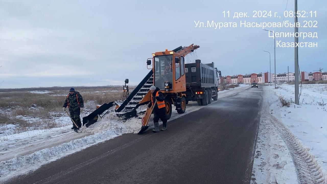В дневную смену на уборку снега в столице вышли более 2,7 тыс. дорожных рабочих