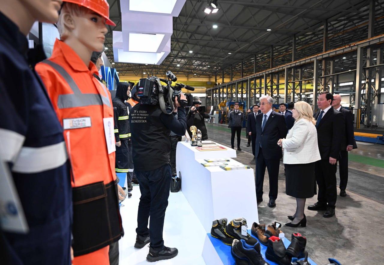 Қасым-Жомарт Тоқаев жергілікті тауар өндірушілердің көрмесін аралады