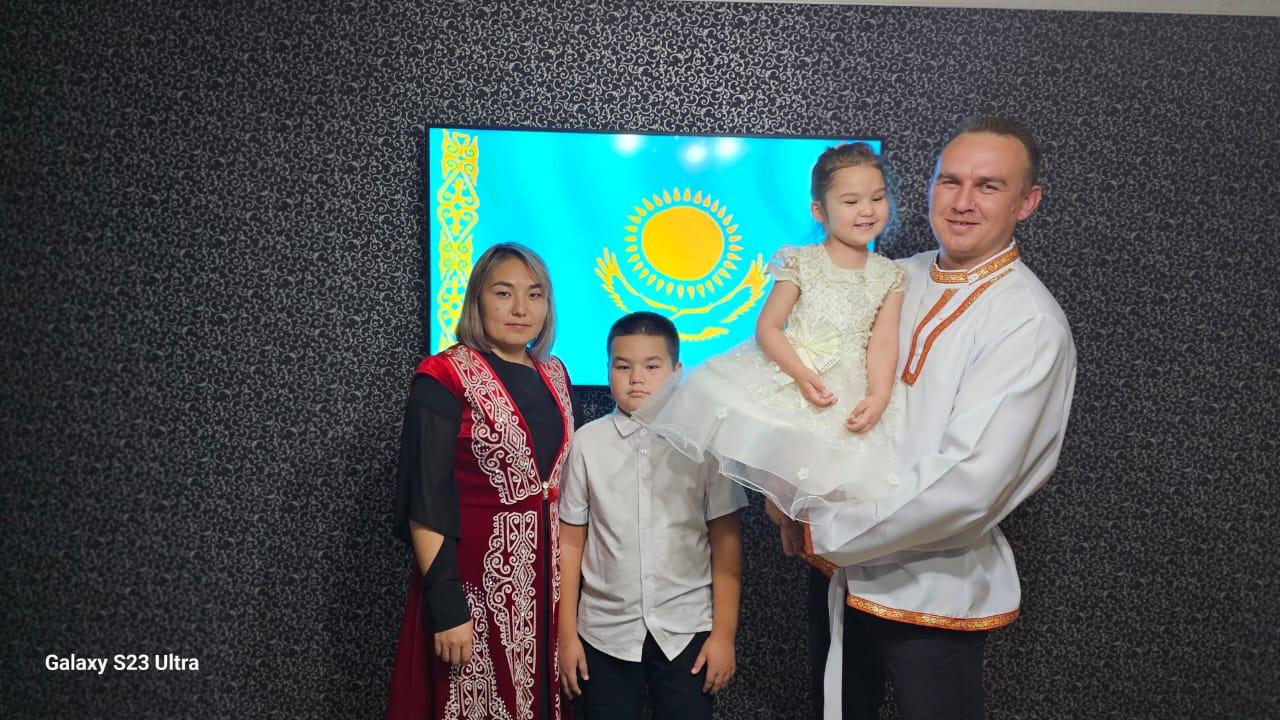 Өмірдегі басты құндылық. Туған жерге деген сүйіспеншілік, көпұлтты еліміздегі әр этностың салт-дәстүріне құрметпен қарау және отбасын өмірдегі басты құндылық деп санау – Қамысты ауданында өткен сайысқа қатысушылардың уағыздаған қағидалары.