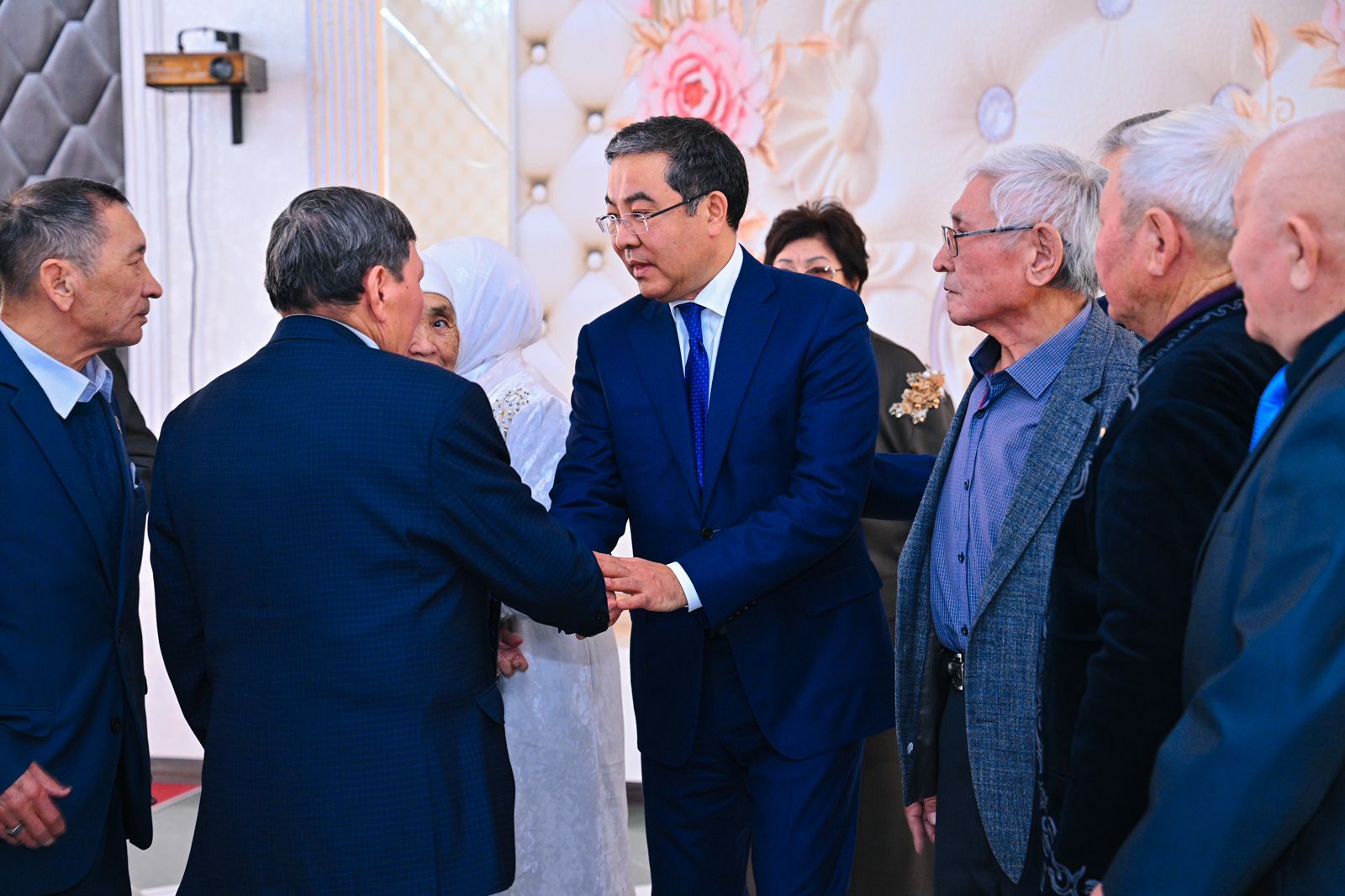 Аймақ басшысы Ақсуат ауданының ақсақалдарымен кездесті