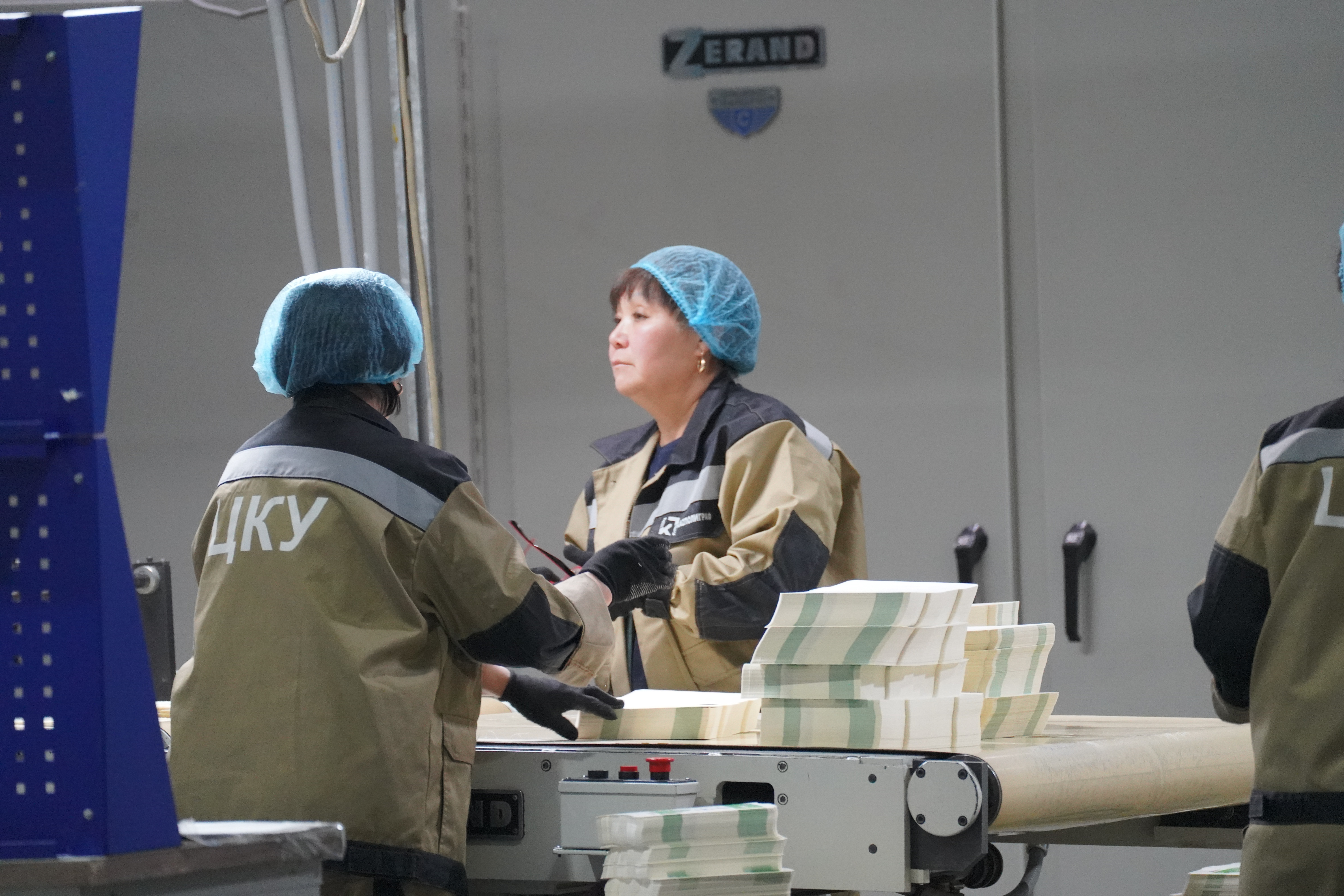 Министр қағаз өнімдерінің өндірісімен танысты