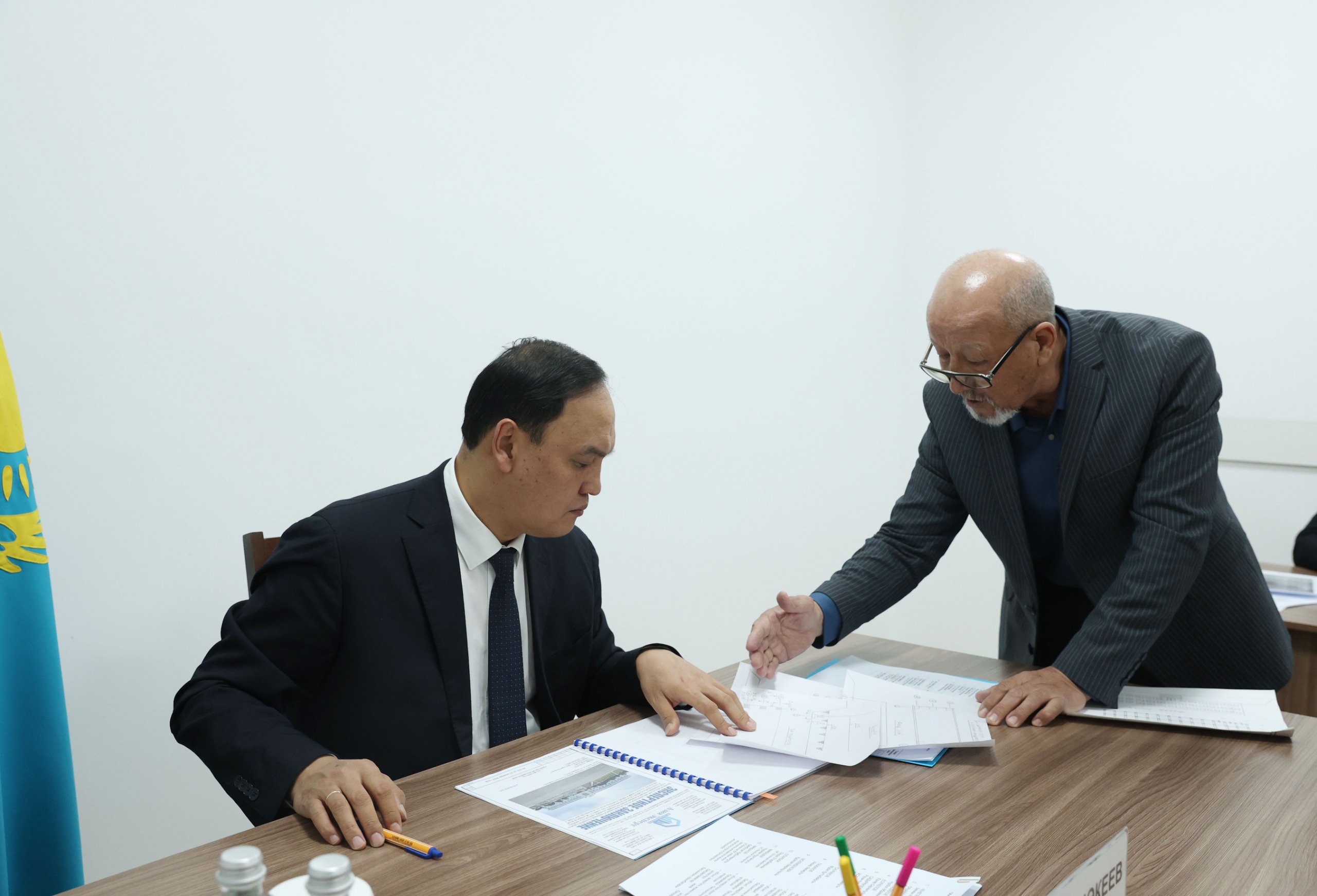 Ербол Қарашөкеев азаматтарды қабылдады