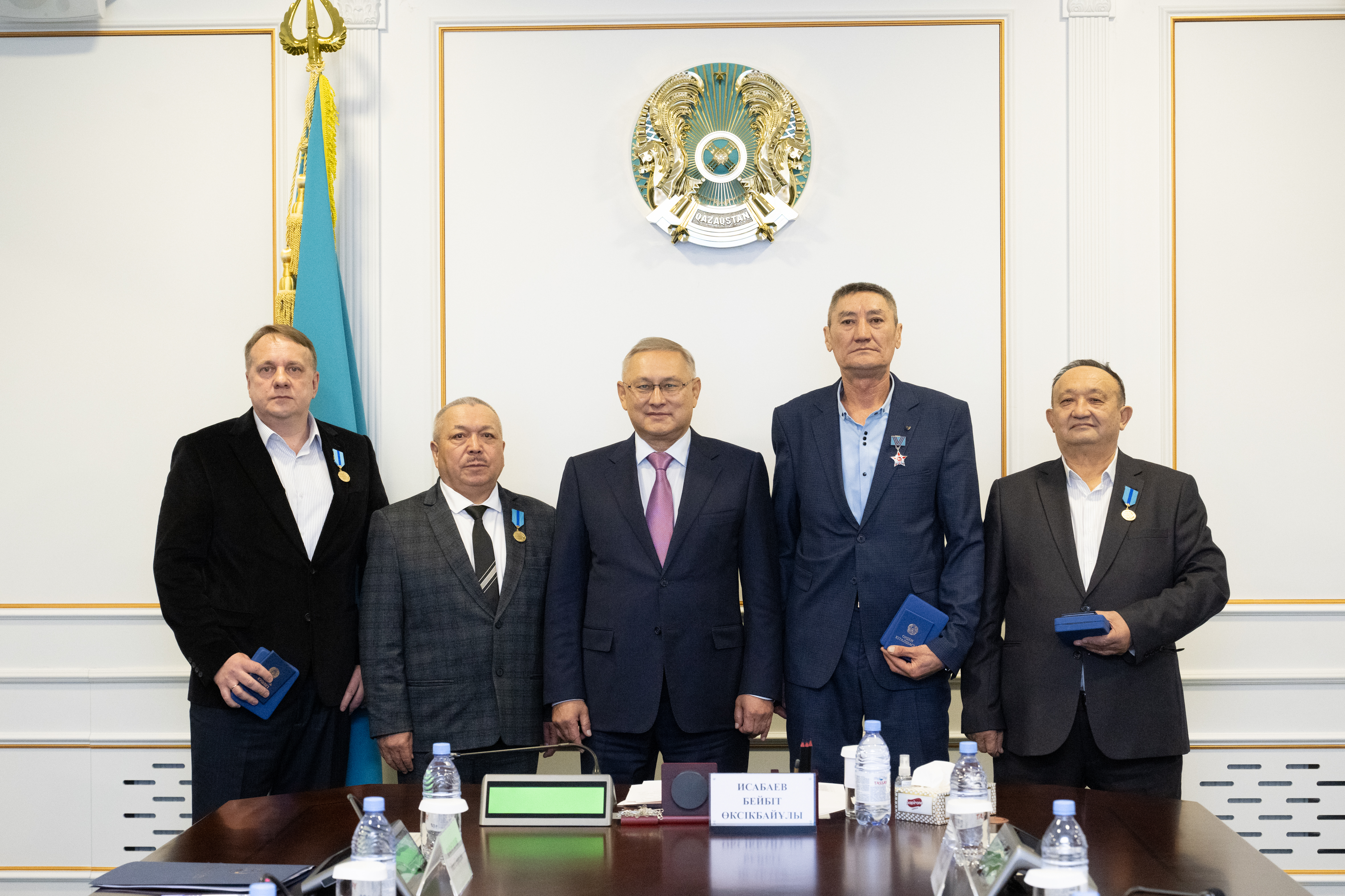 Бейбіт Исабаев бірқатар сала мамандарына марапат тапсырды