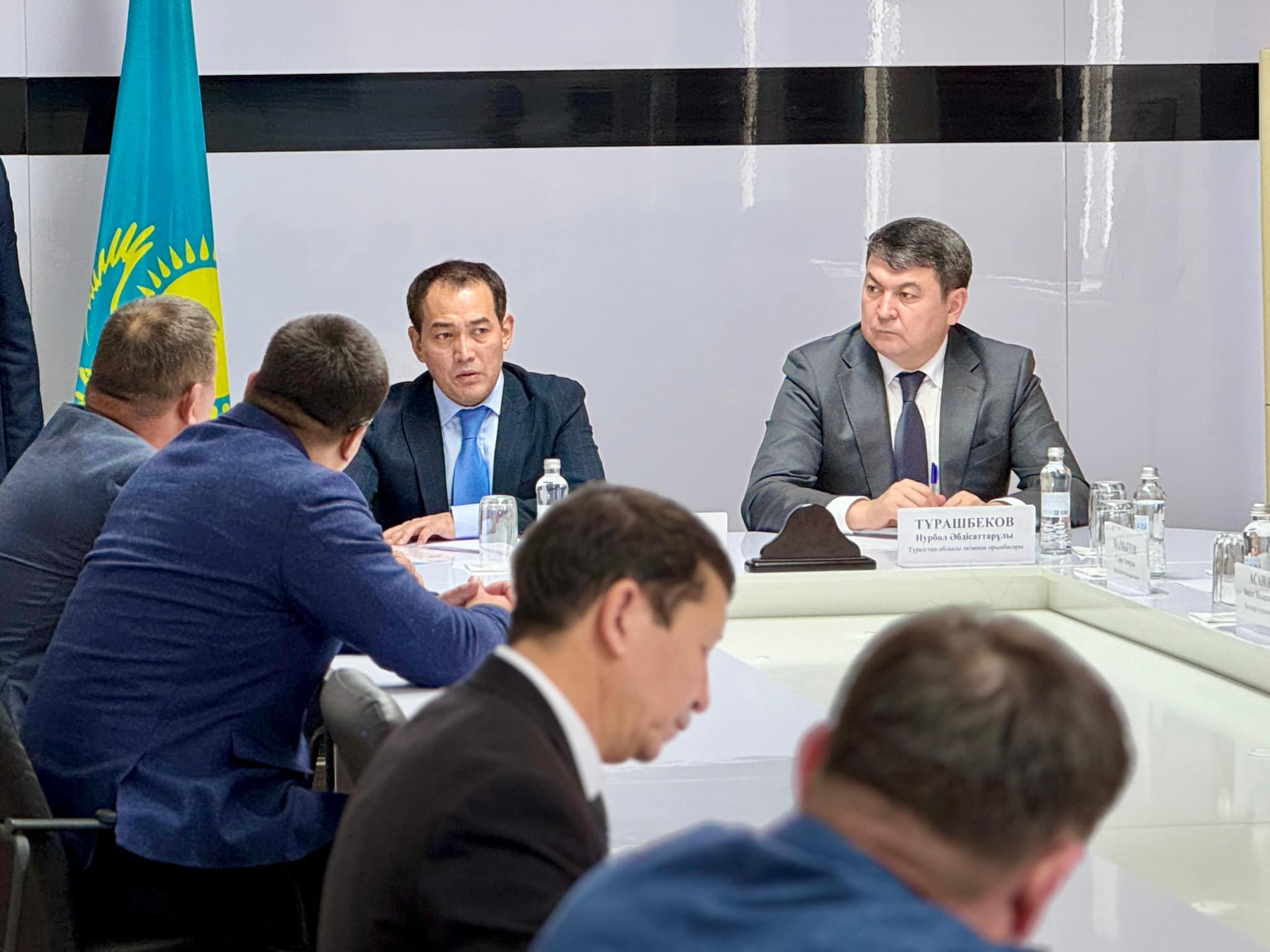 ТҮРКІСТАН: ВИЦЕ-МИНИСТР ЖЕТІСАЙ АУДАНЫНЫҢ ШАРУАЛАРЫМЕН КЕЗДЕСТІ