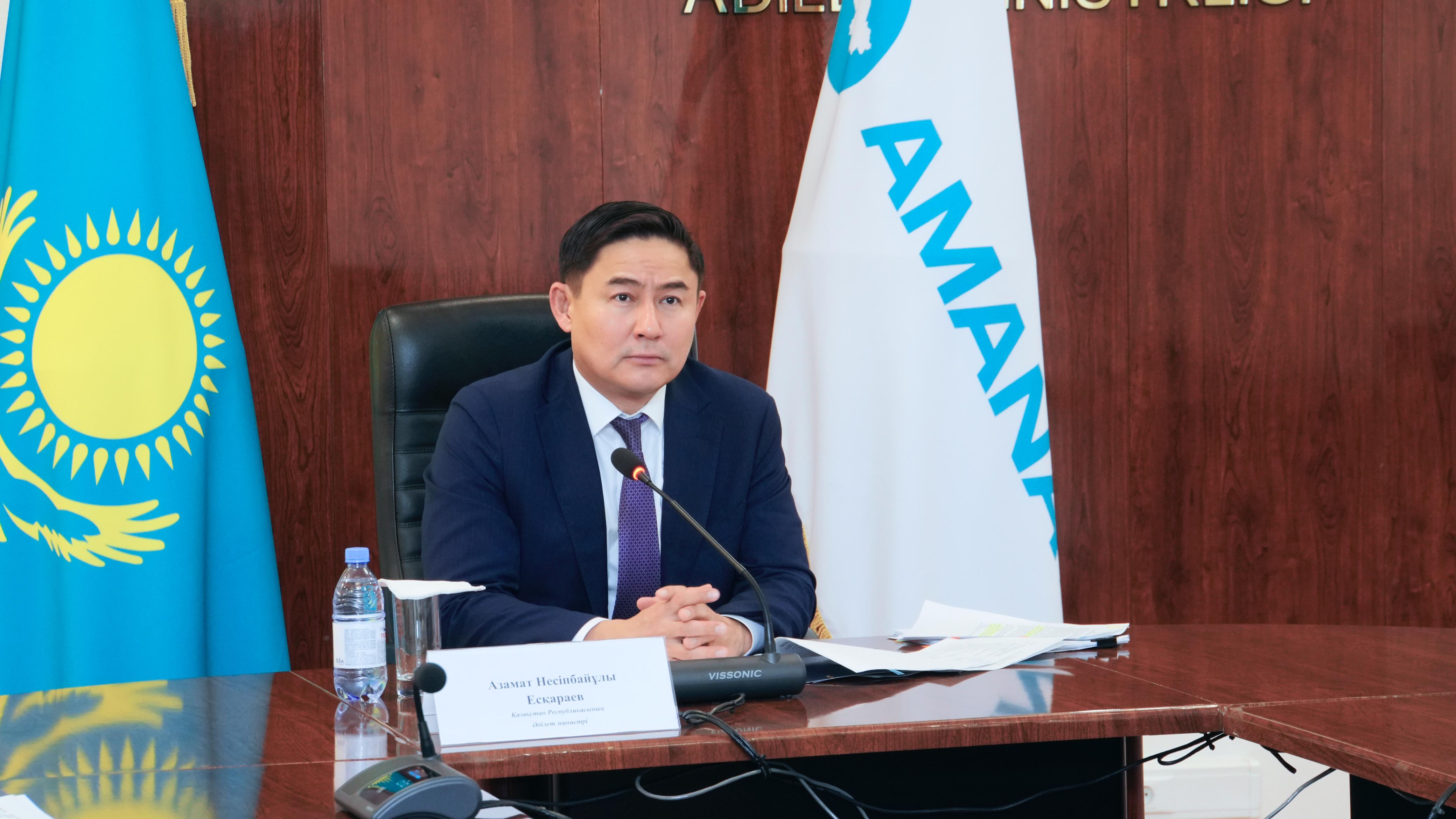 Әділет министрі Азамат Есқараев «AMANAT» партиясының  қоғамдық қабылдау алаңында азаматтарды қабылдады