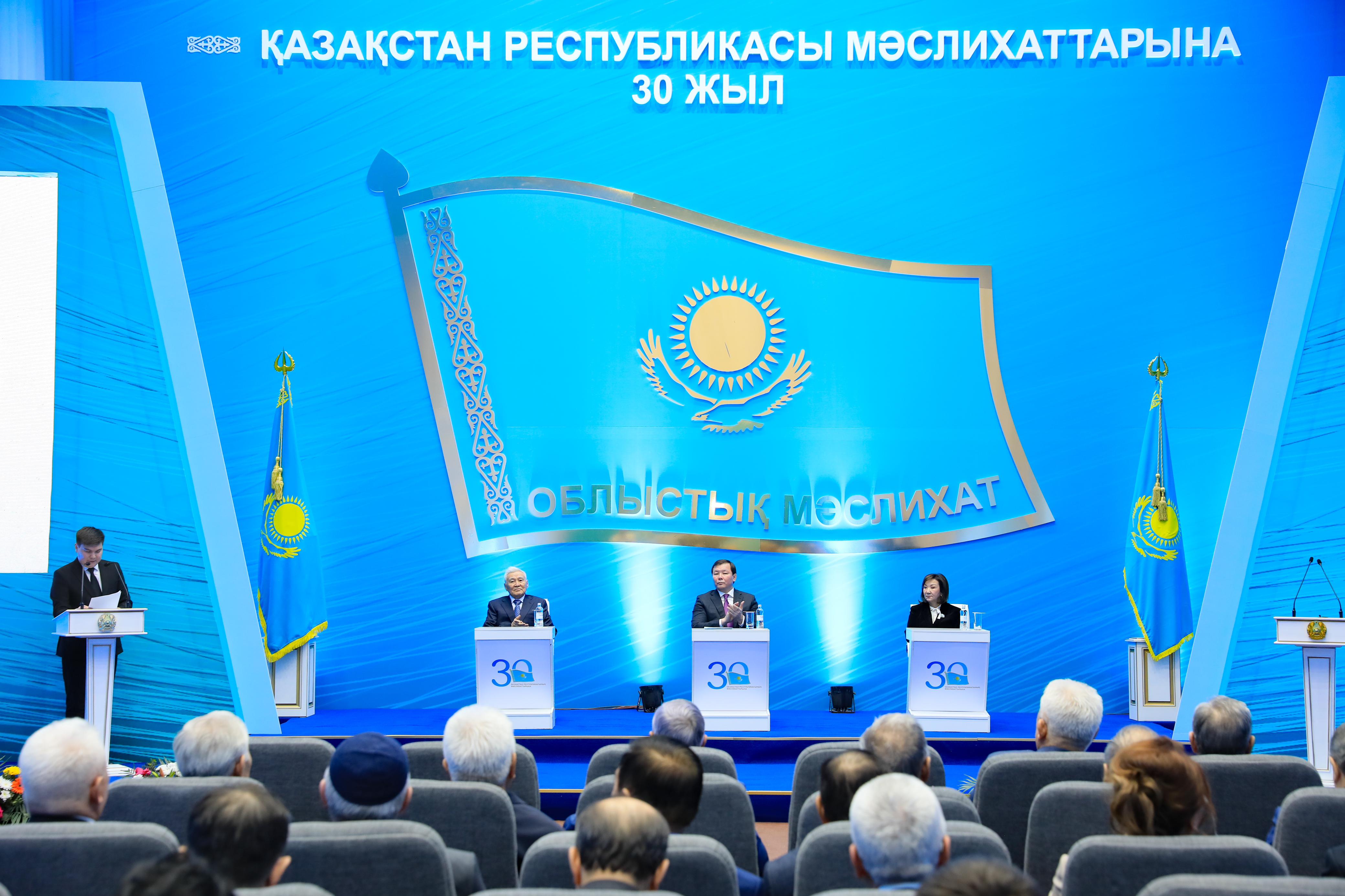 Облыс әкімі ҚР мәслихаттарының құрылғанына 30 жыл толуына арналған салтанатты жиынға қатысты