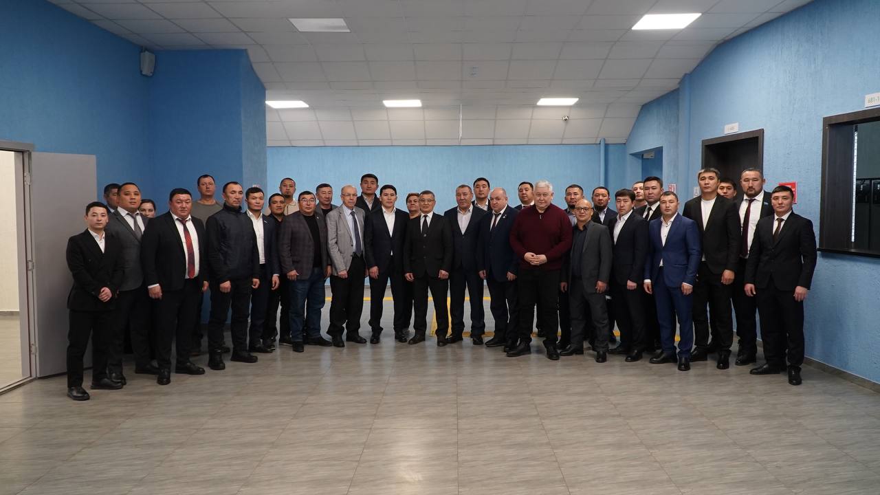 Ербол Мырзабосынов Абай облысындағы спорт нысандарын аралап, жаттықтырушылармен кездесті