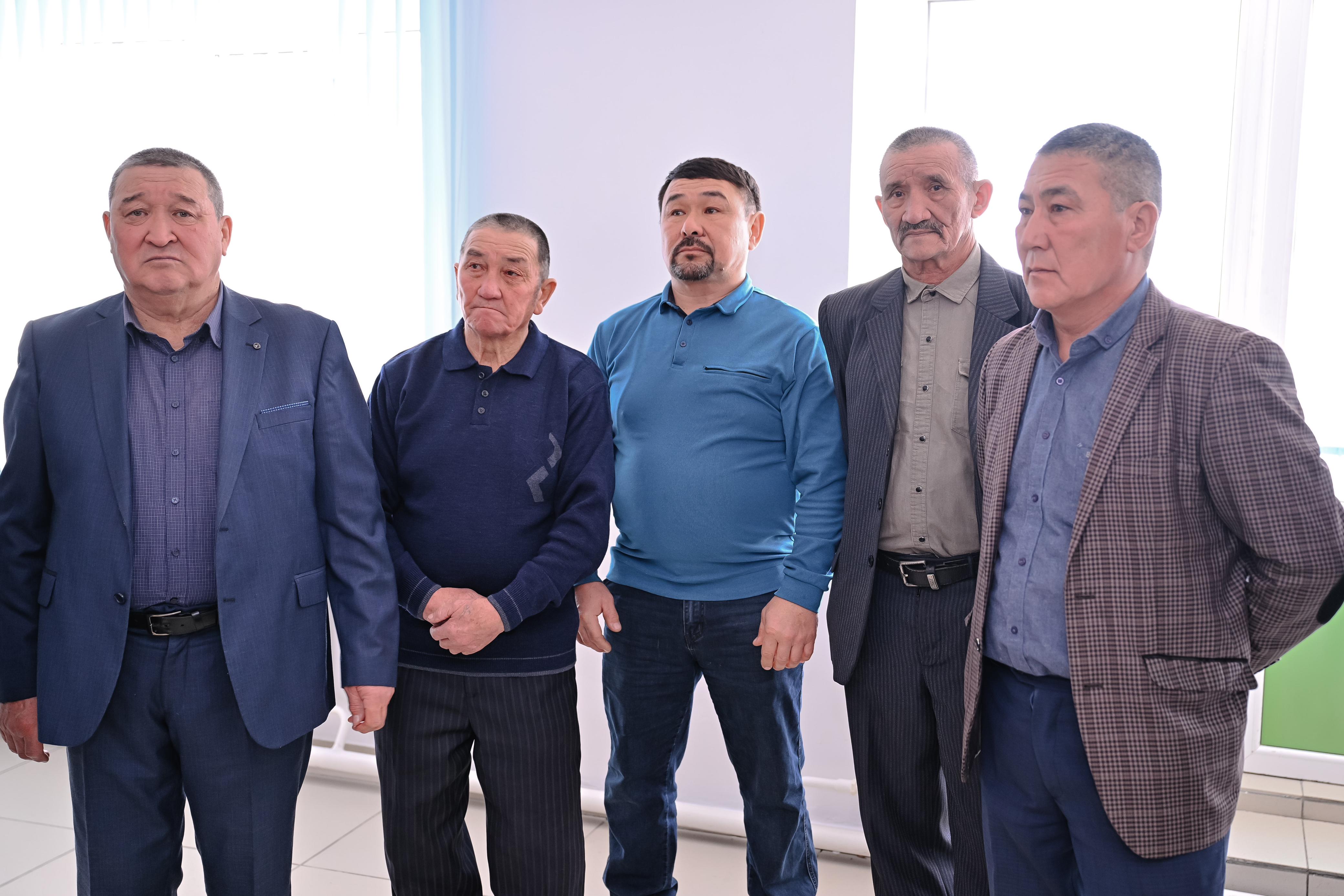 Абыралылық қариялармен жүздесті