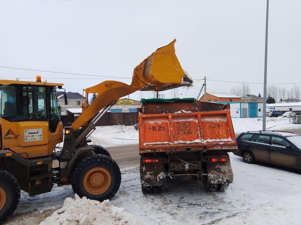Бір күнде Астанадан жүк көлігімен 600-ден аса рейс қар шығарылды