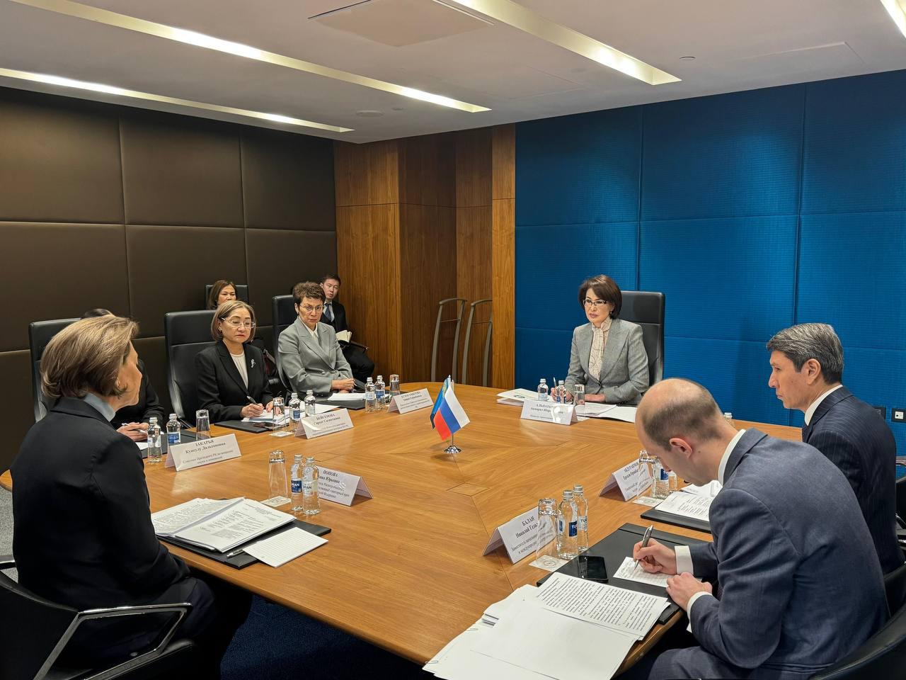 ДЕНСАУЛЫҚ САҚТАУ МИНИСТРЛІГІ МЕН РОСПОТРЕБНАДЗОР БІРҚАТАР БАҒЫТТАР БОЙЫНША ЫНТЫМАҚТАСТЫҚТЫ ЖАНДАНДЫРУҒА КЕЛІСТІ