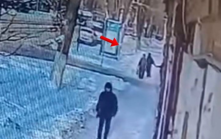 Есінен танып қалған қыз