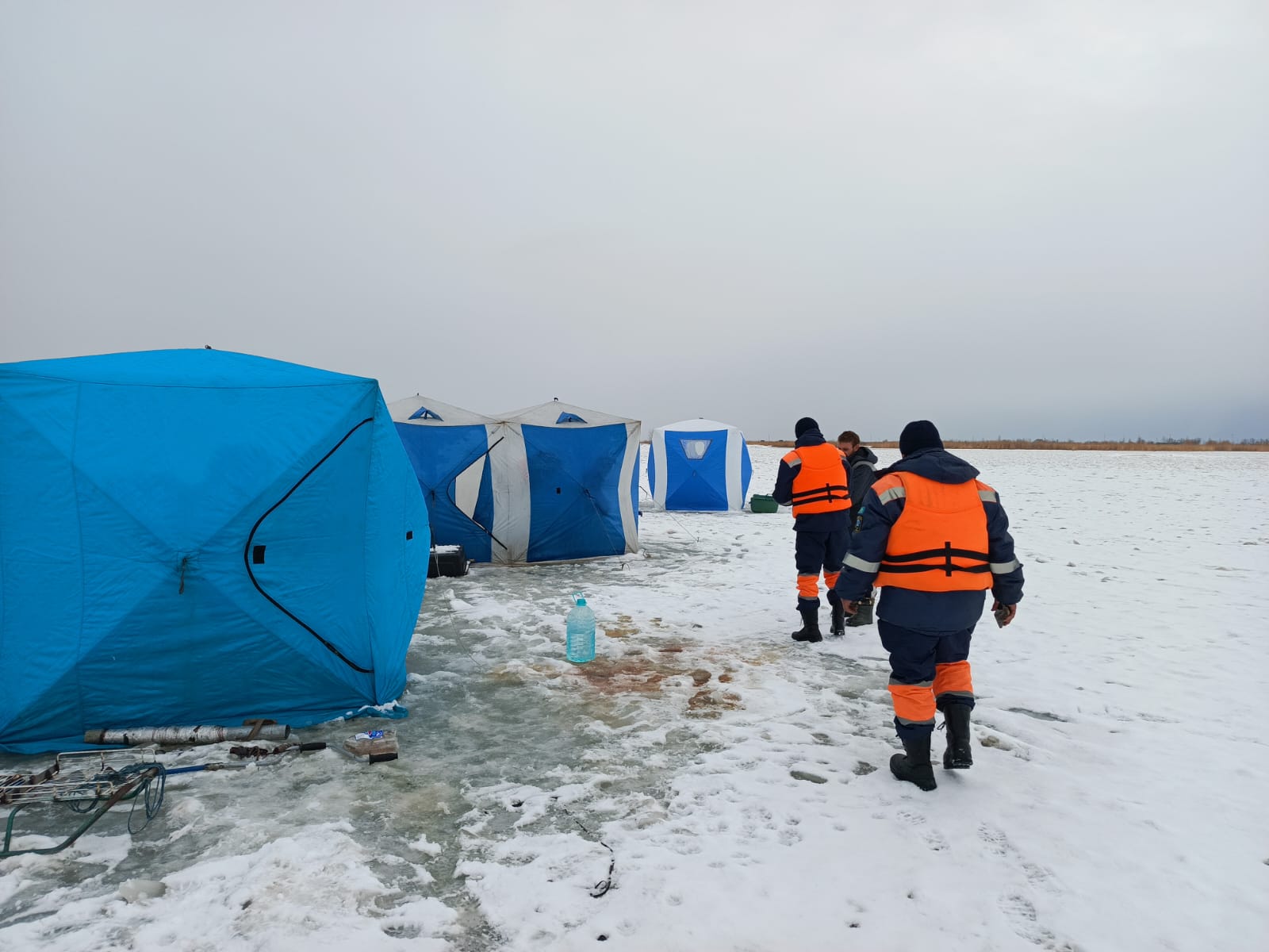 Қапшағай су қоймасында мұзда қысқы балық аулау әуесқойларымен профилактикалық жұмыстар жүргізілді