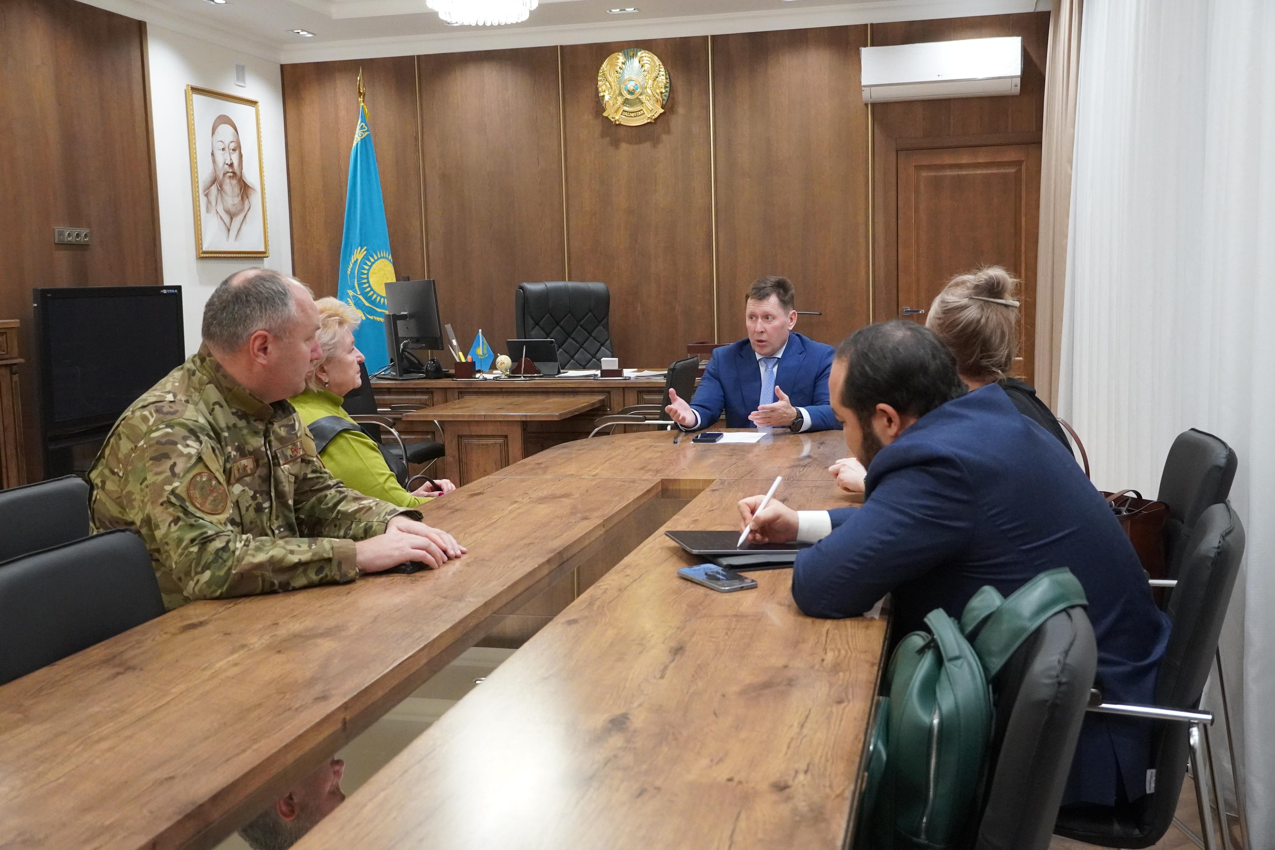 Кәсіпкерлермен дөңгелек үстел форматындағы диалог