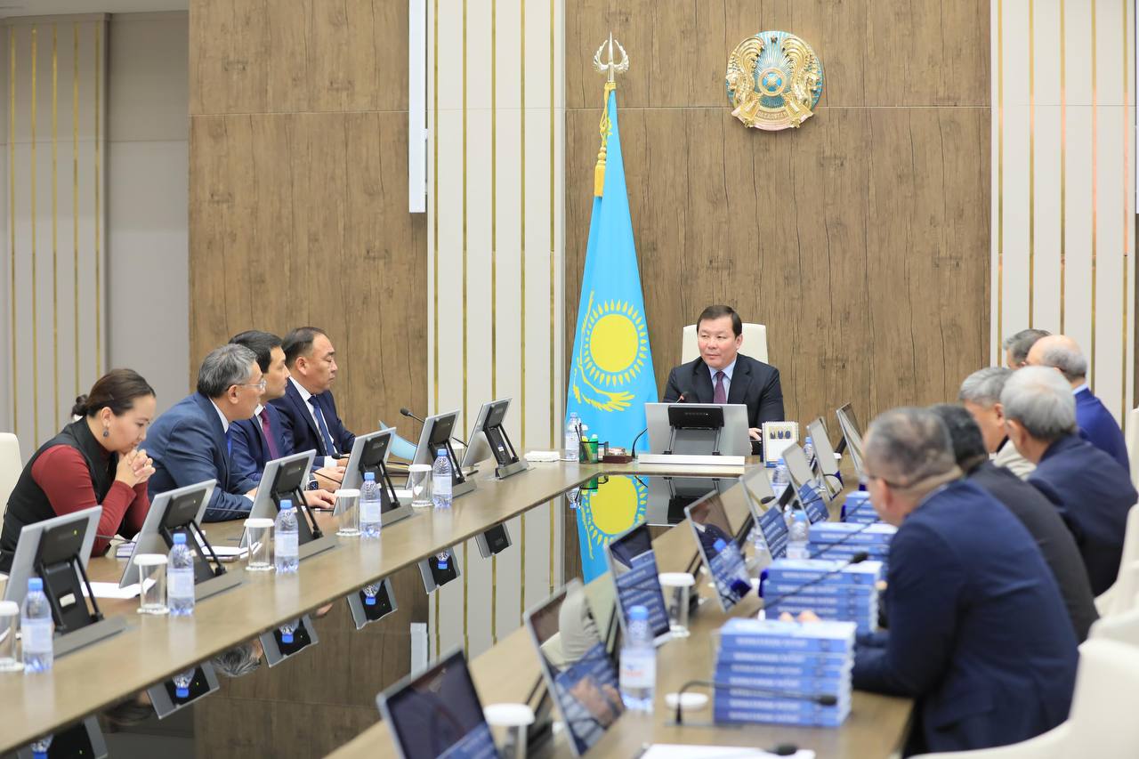 Өңір басшысы белгілі қаламгерлерді қабылдады