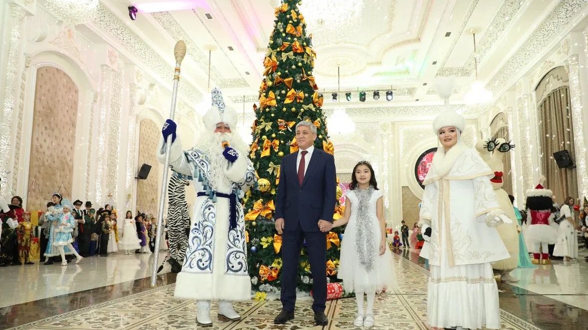 Қарағанды облысы әкімінің жаңа жылдық шыршасына 200 бала шақыртылды