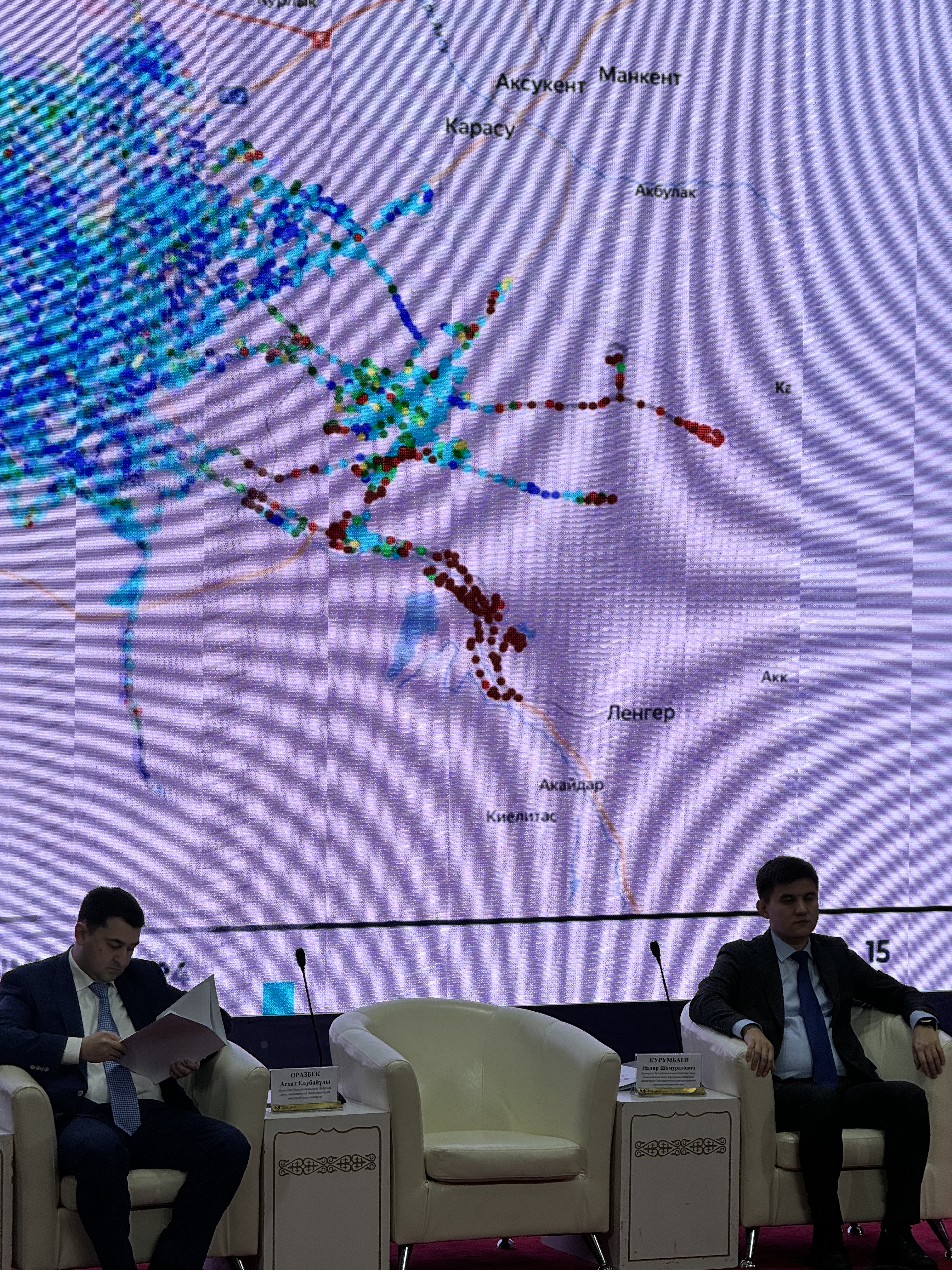 Вице-министр цифрового развития, инноваций и аэрокосмической промышленности РК Асхат Оразбек провел встречу с населением в Шымкенте