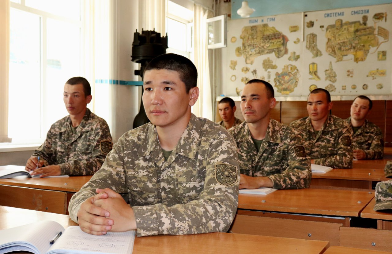 Қорғаныс министрлігінің әскери-техникалық мектебі жылды қорытындылады