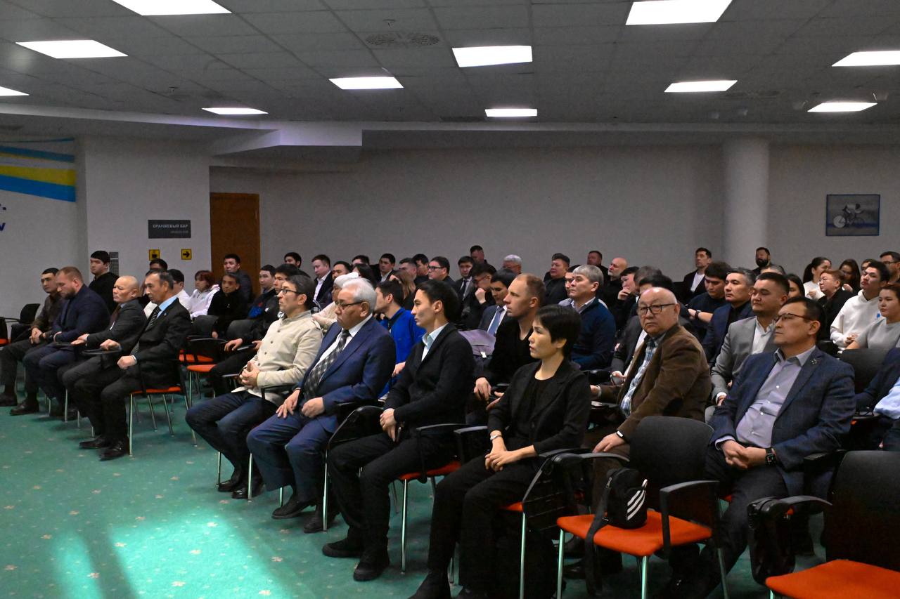 Спорт және спорт инфрақұрылымын дамыту: Серік Жарасбаев елорда тұрғындарымен кездесті