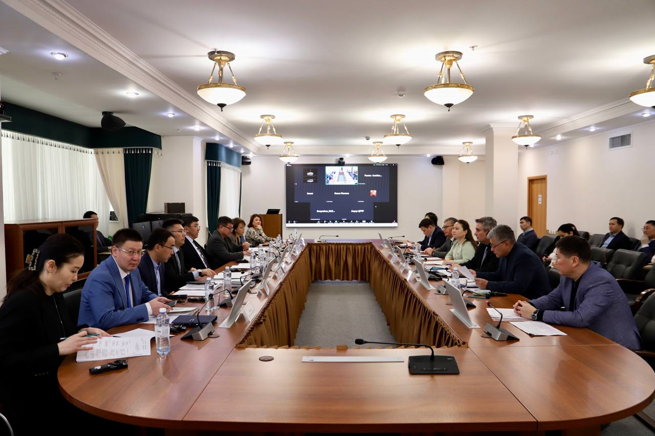 Еңбекминінде еңбекті қорғау және еңбек қауіпсіздігі мәселелері бойынша дөңгелек үстел өтті