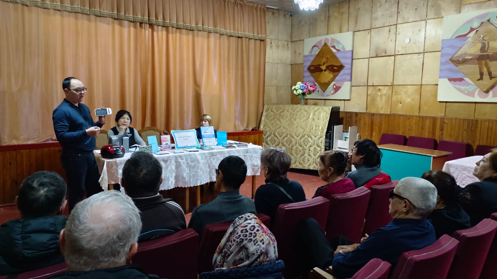 Сара Янг шұлық порно Порно анальды акробатика