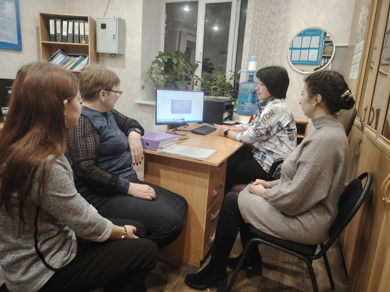 Ретро лесбиянкалық БДСМ порносын қараңыз: анасы кішкентай қызын қорлау