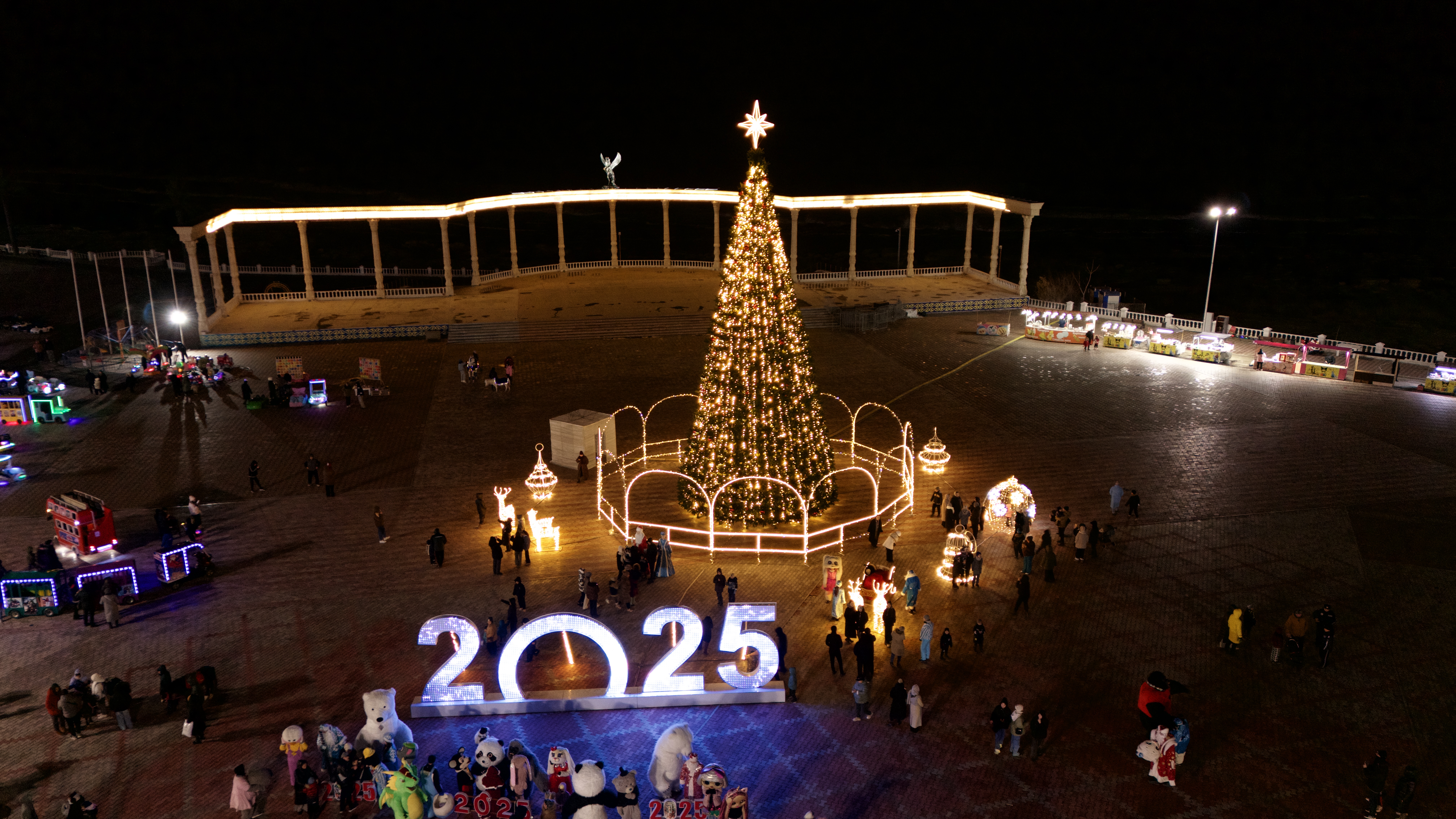 В Актау состоится новогодний концерт и праздничный салют