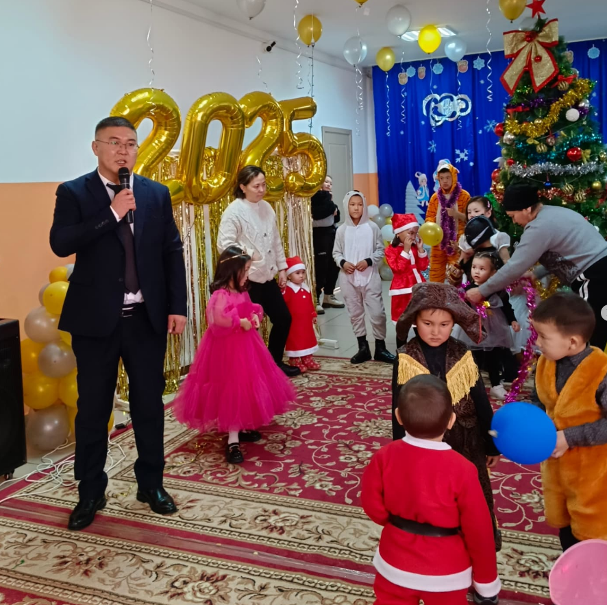 «Жасыл шарша жанында» атты ауыл әкімінің жаңа жылдық шыршасы