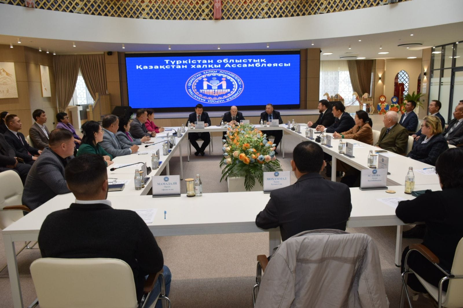 ТҮРКІСТАН: МАҢҒЫСТАУЛЫҚ АССАМБЛЕЯ МҮШЕЛЕРІ ТҮРКІСТАН ОБЛЫСЫНЫҢ ЭТНОМЕДИАЦИЯ ТӘЖІРИБЕСІМЕН ТАНЫСТЫ