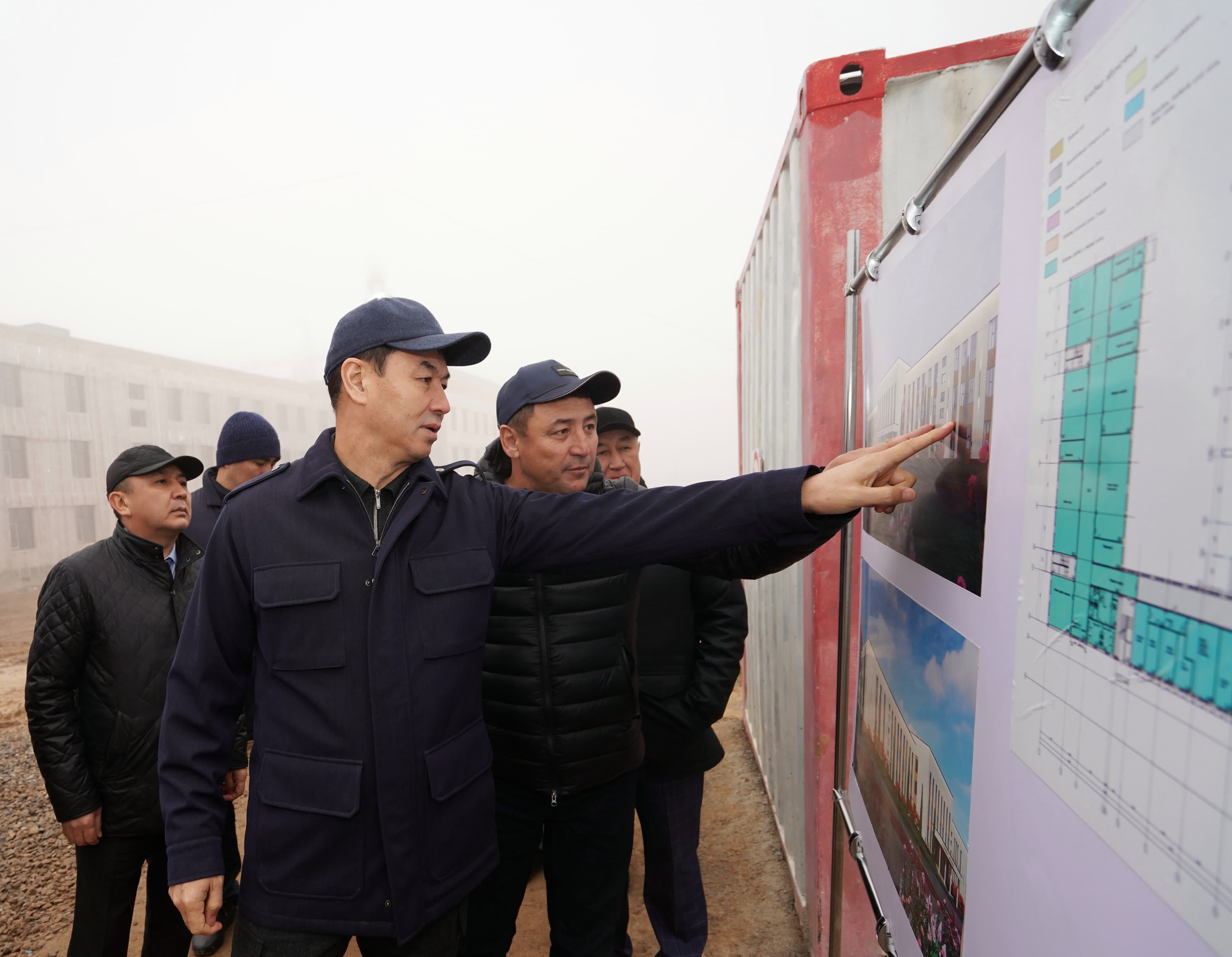 ТҮРКІСТАН: САРЫАҒАШТА «ЖАЙЛЫ МЕКТЕП» ЖОБАСЫ АЯСЫНДА САЛЫНЫП ЖАТҚАН 2 МЕКТЕПТІҢ ҚҰРЫЛЫСЫ ҚАРҚЫНДЫ