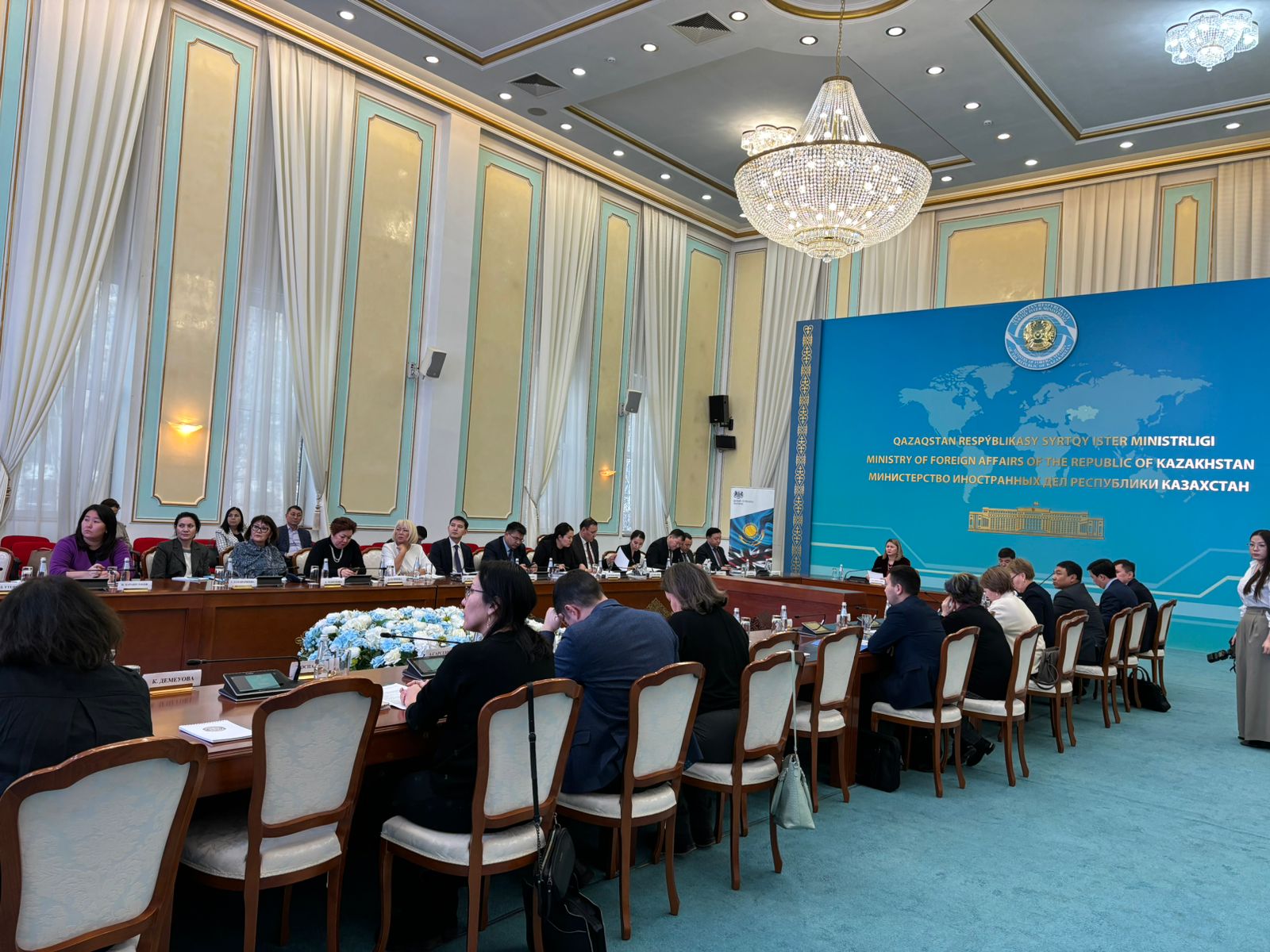 Адам құқықтары жөніндегі Әмбебап кезеңдік шолу шеңберінде Қазақстан Республикасының төртінші кезеңдік Ұлттық баяндамасын қорғауға дайындық мәселесі бойынша  отырыс&nbsp;өткізілді