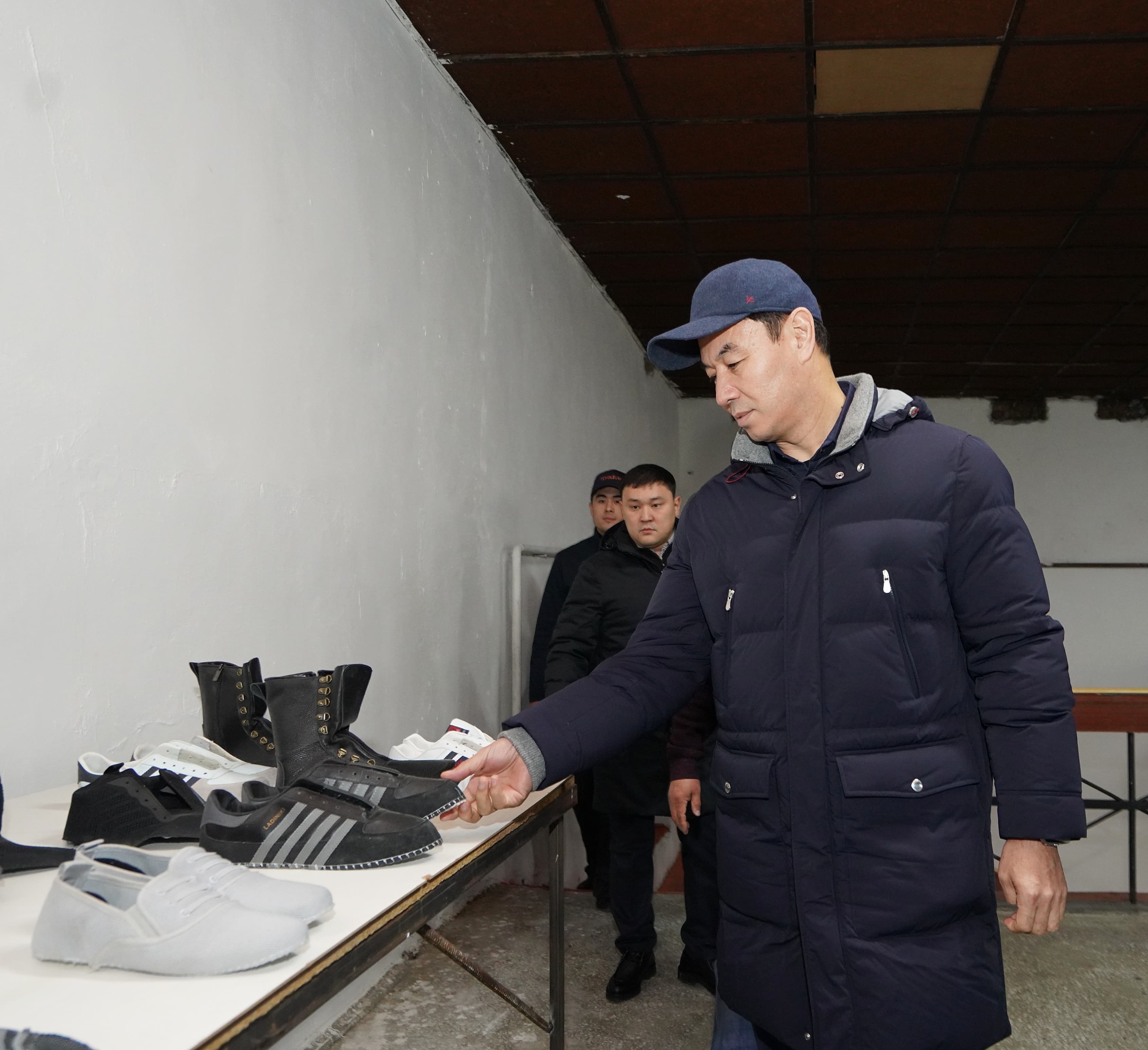 ТҮРКІСТАН: ЖЕТІСАЙДА ТӘУЛІГІНЕ 800 ЖҰП АЯҚ КИІМ ШЫҒАРЫЛАДЫ