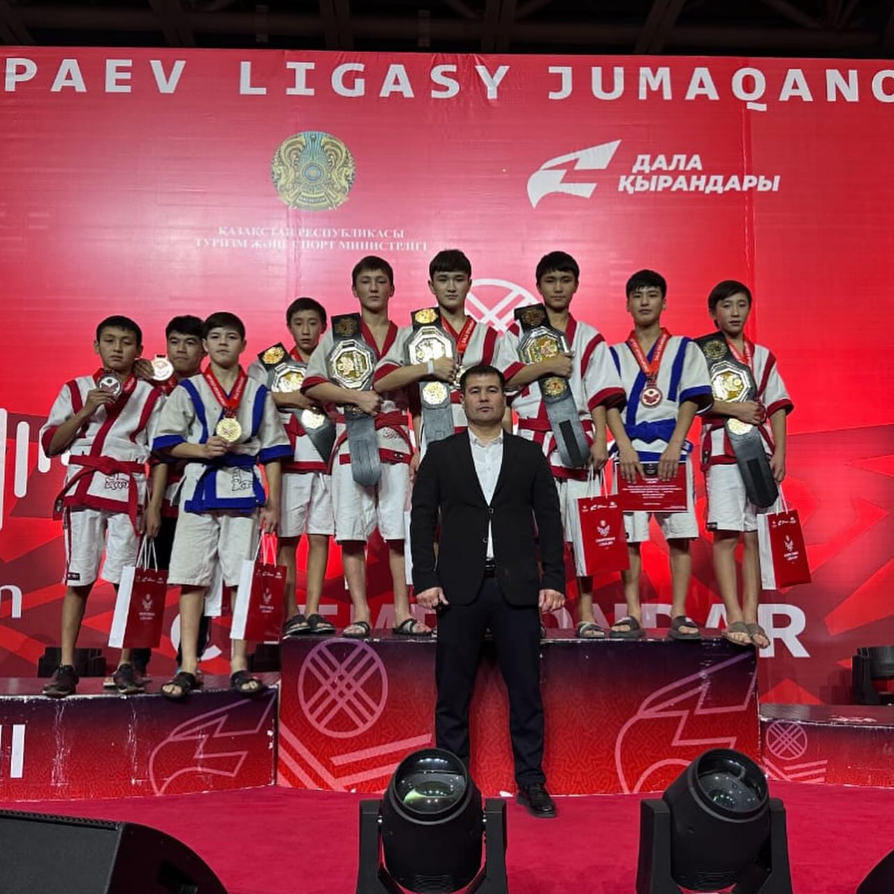 ҚАЗАҚ КҮРЕСІНЕН ТҮРКІСТАН ОБЛЫСЫНЫҢ БАЛУАНДАРЫ ҚОС ТУРНИРДЕ ТОП ЖАРДЫ