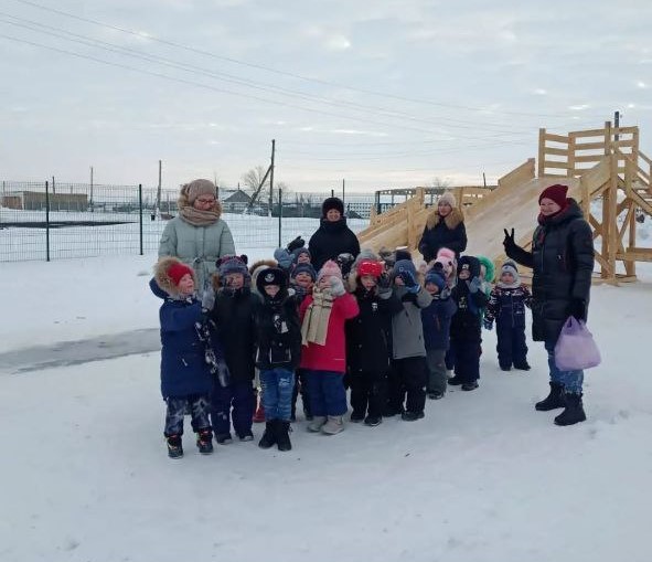 Приобретение и установка зимних горок в Зареченском сельском округ