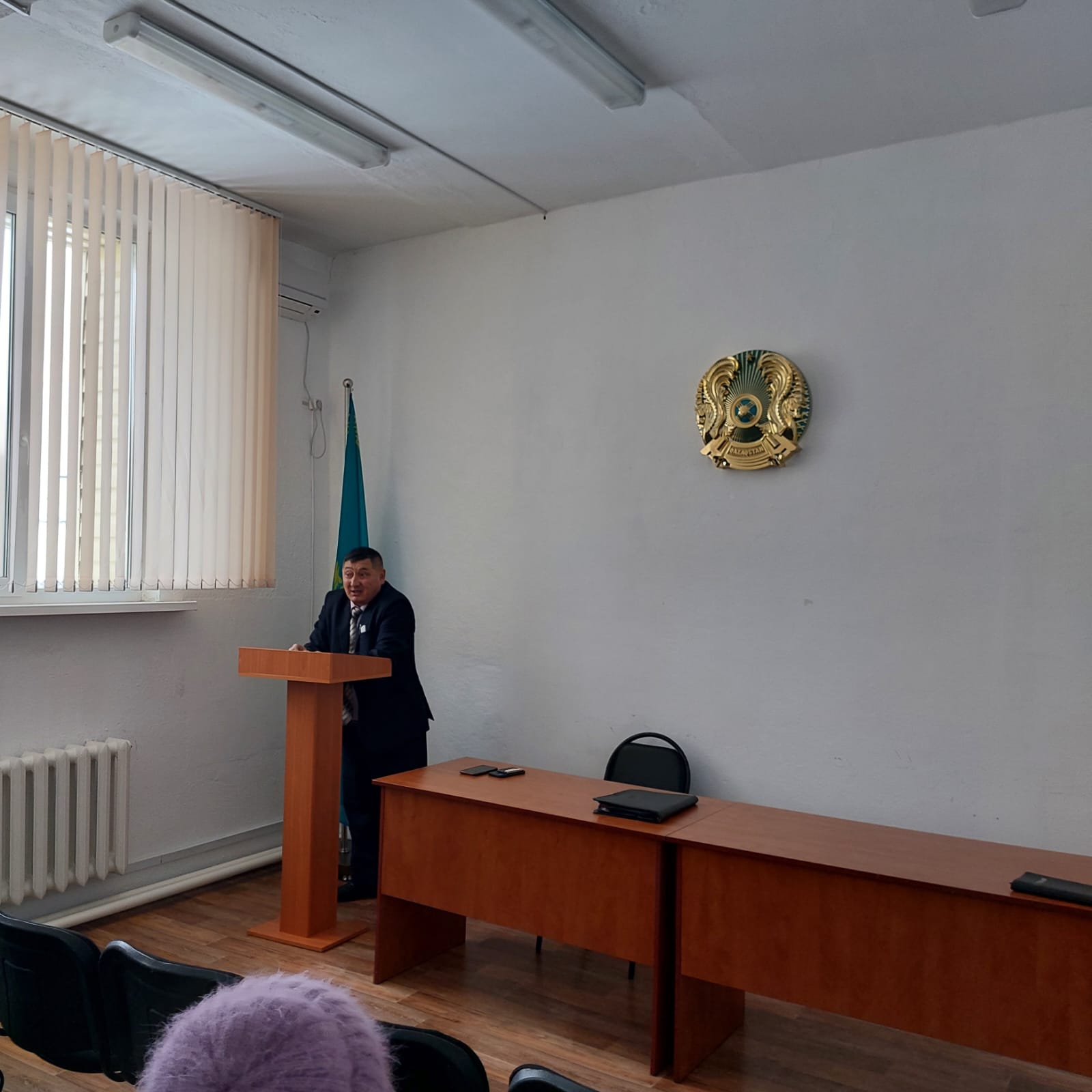Затон және Кривоозерка ауылдарының тұрғындарымен округ әкімінің кездесу.