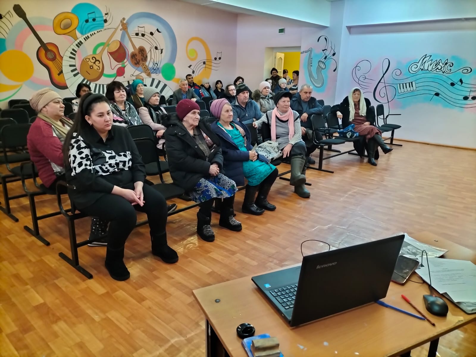 Кондратовка, Измайловка, Боровское  мен 2603 шақырым ауылдарының тұрғындарымен округ әкімінің кездесу.