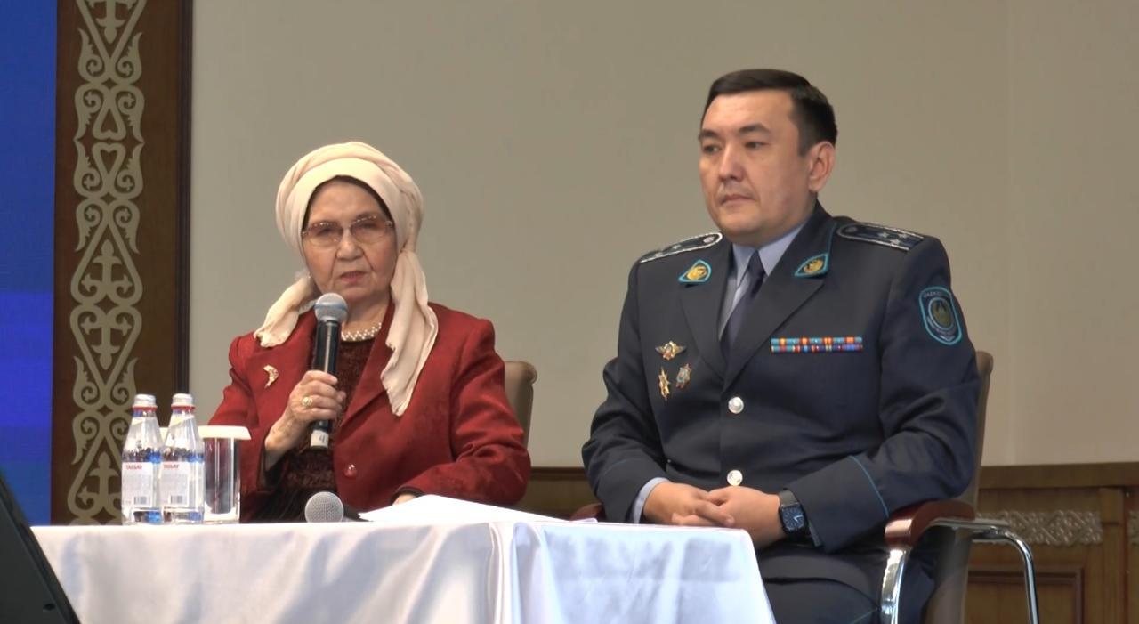 Зейнеп Ахметова встретилась с полицейскими Алматы