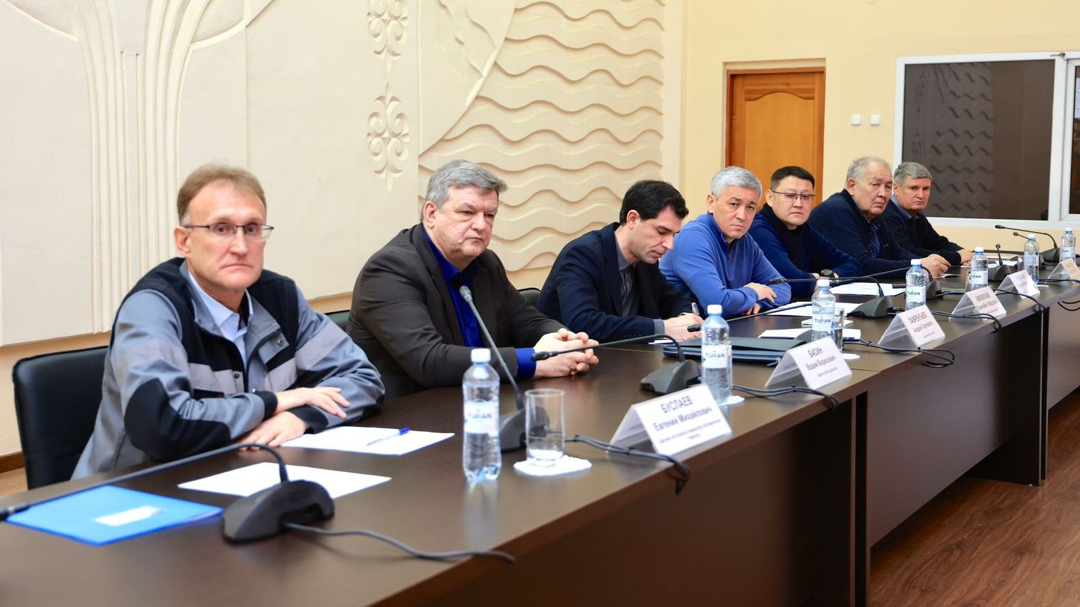 Ермаганбет Булекпаев встретился с шахтёрами и руководством компании Qarmet