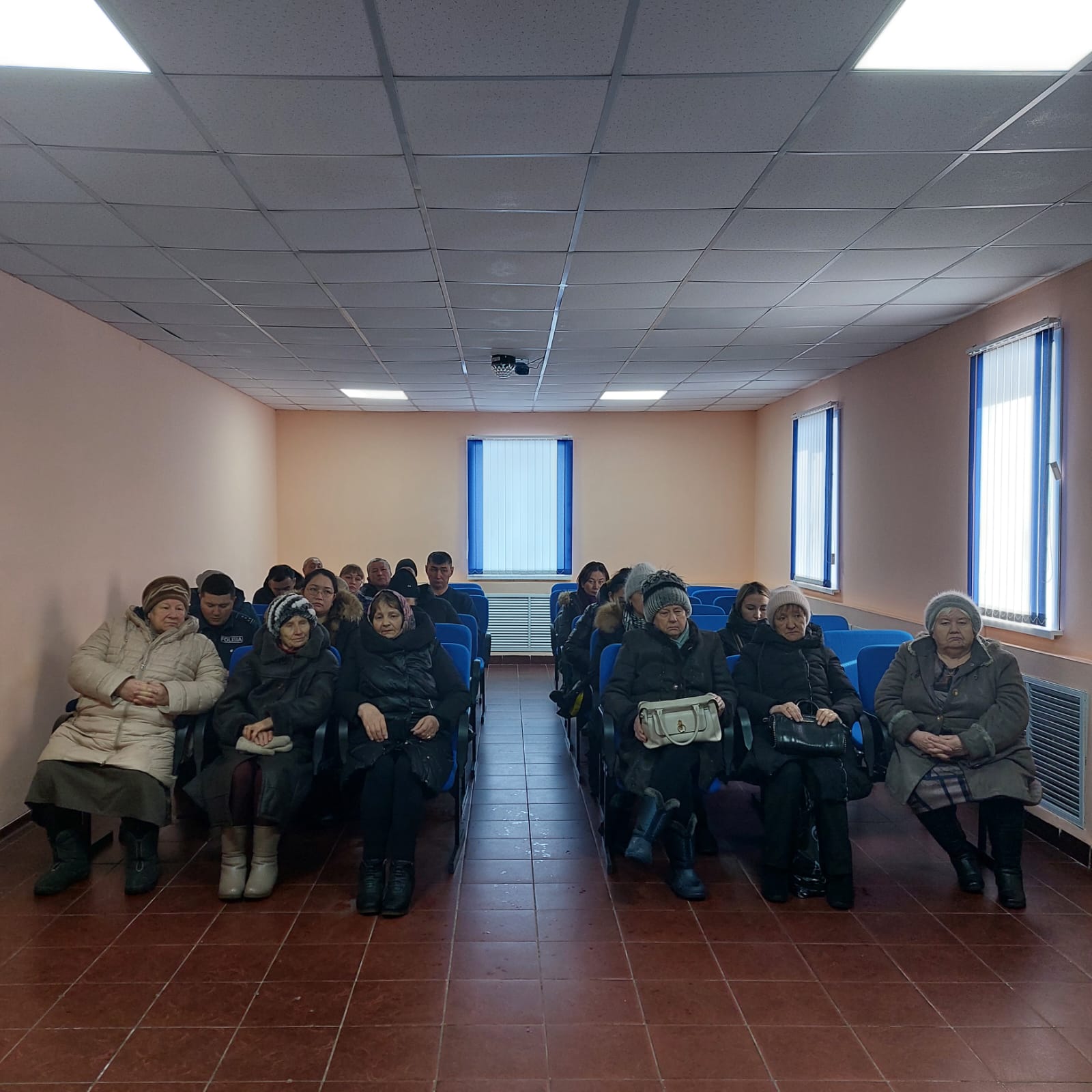 Петерфельд ауылының тұрғындарымен округ әкімінің кездесу.