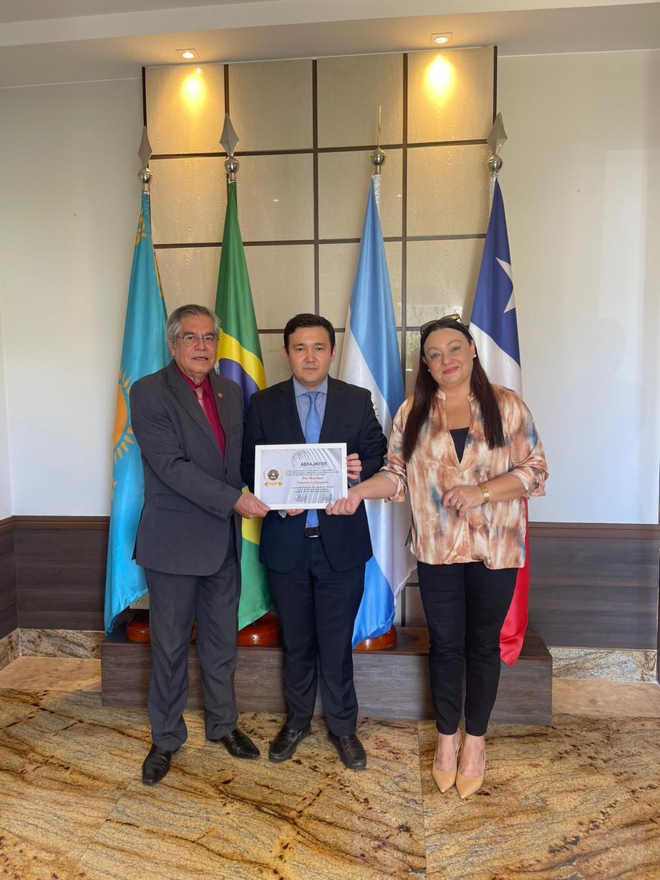 Бразилия журналистер қауымдастығы қазақстандық дипломатты ұсынылды