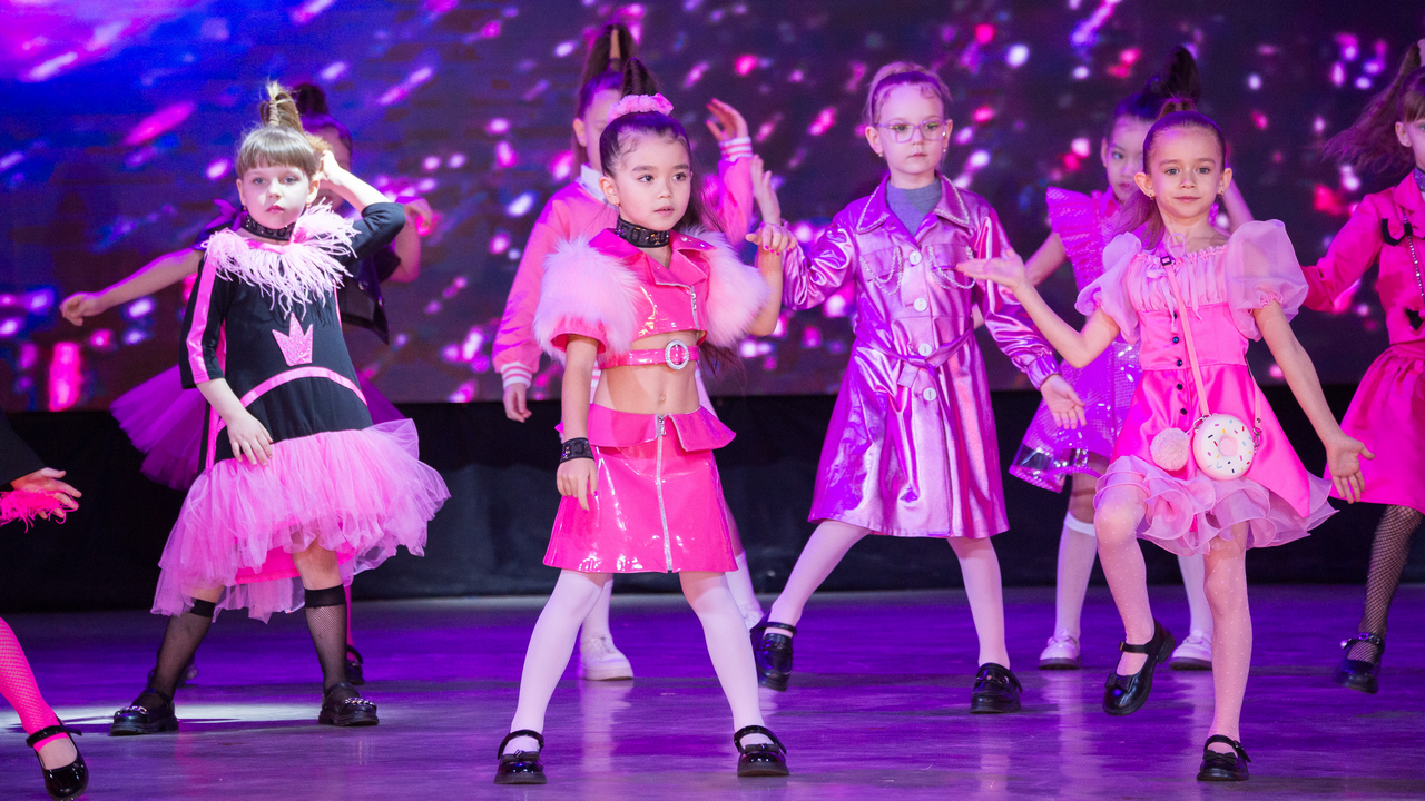 Феерия красоты и моды: Республиканский конкурс модельеров и дизайнеров в Темиртау