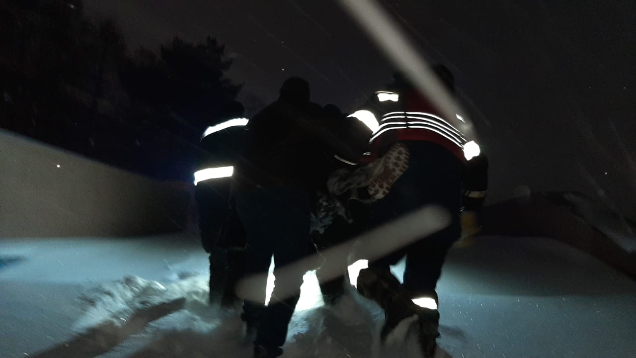 В Усть-Каменогорске спасли прыгнувшую с моста школьницу