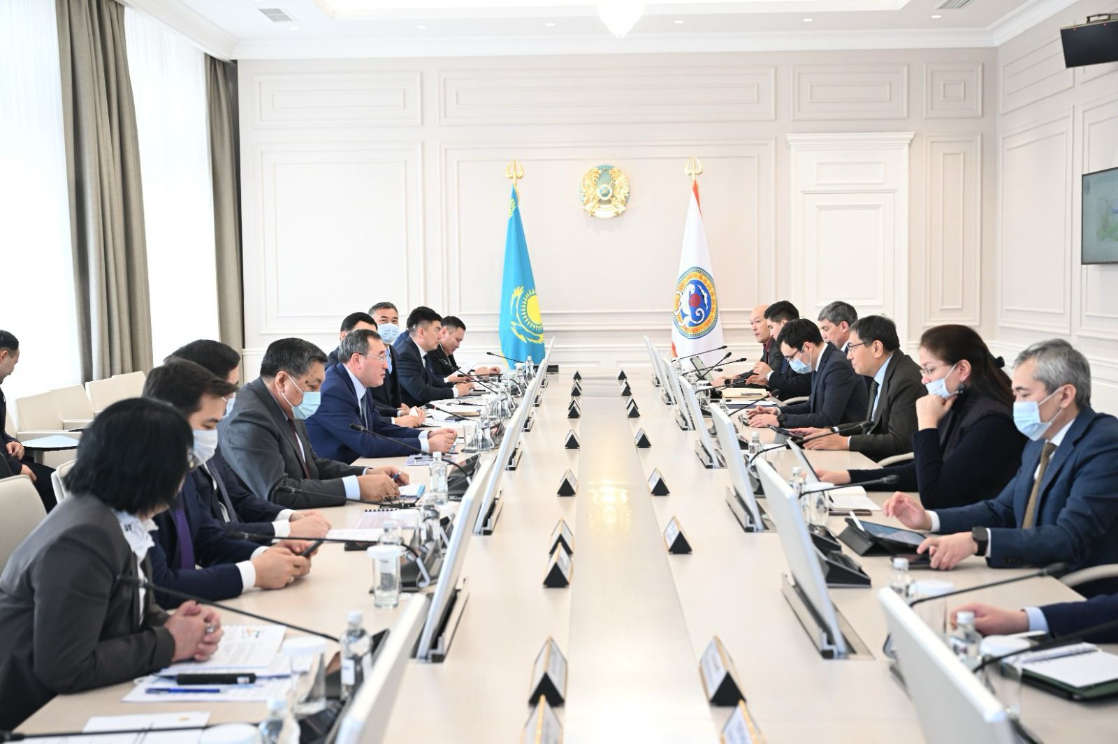 Перспективы развития Алматинский агломерации обсудили на заседании местного совета