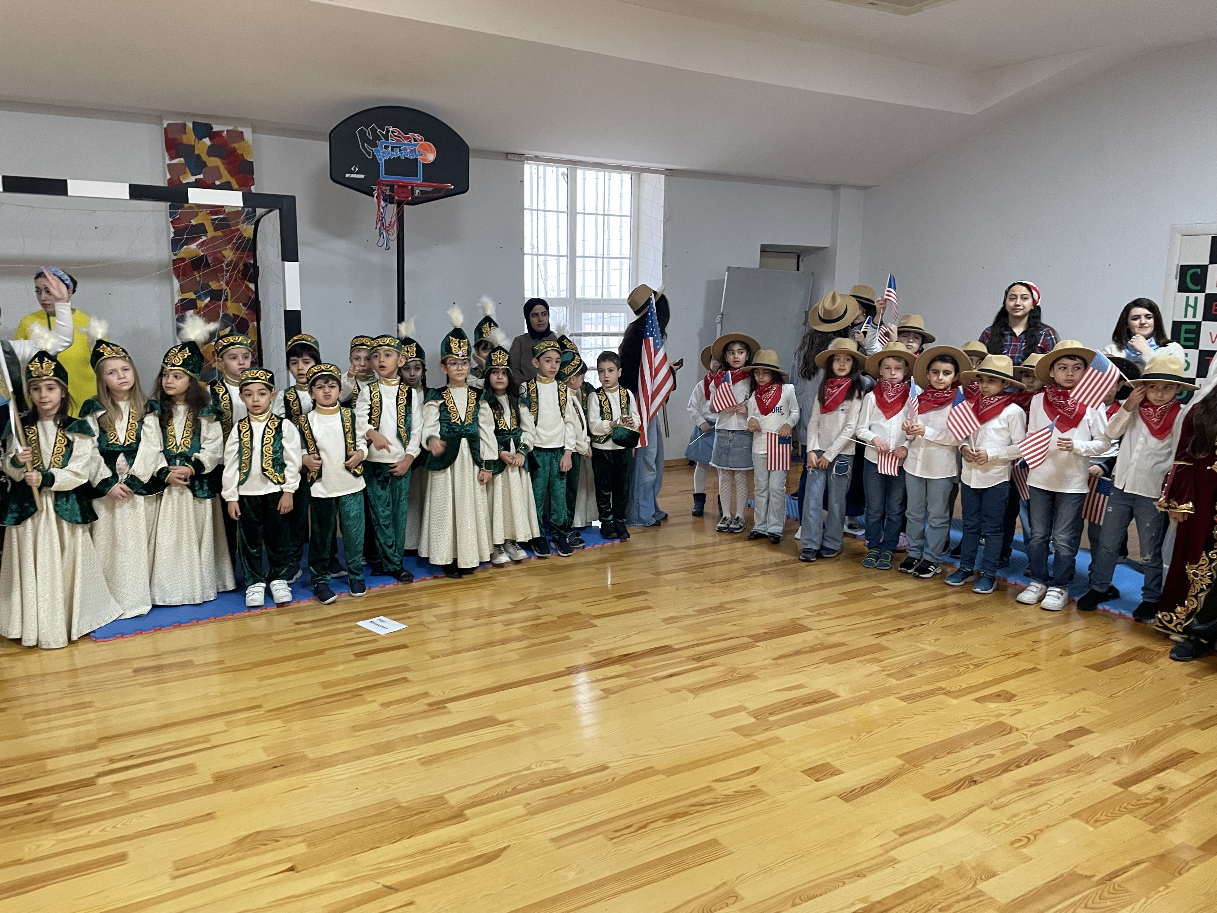 Әзербайжан мектеп оқушылары Қазақстанның мәдениеті мен дәстүрлері туралы айтып берді