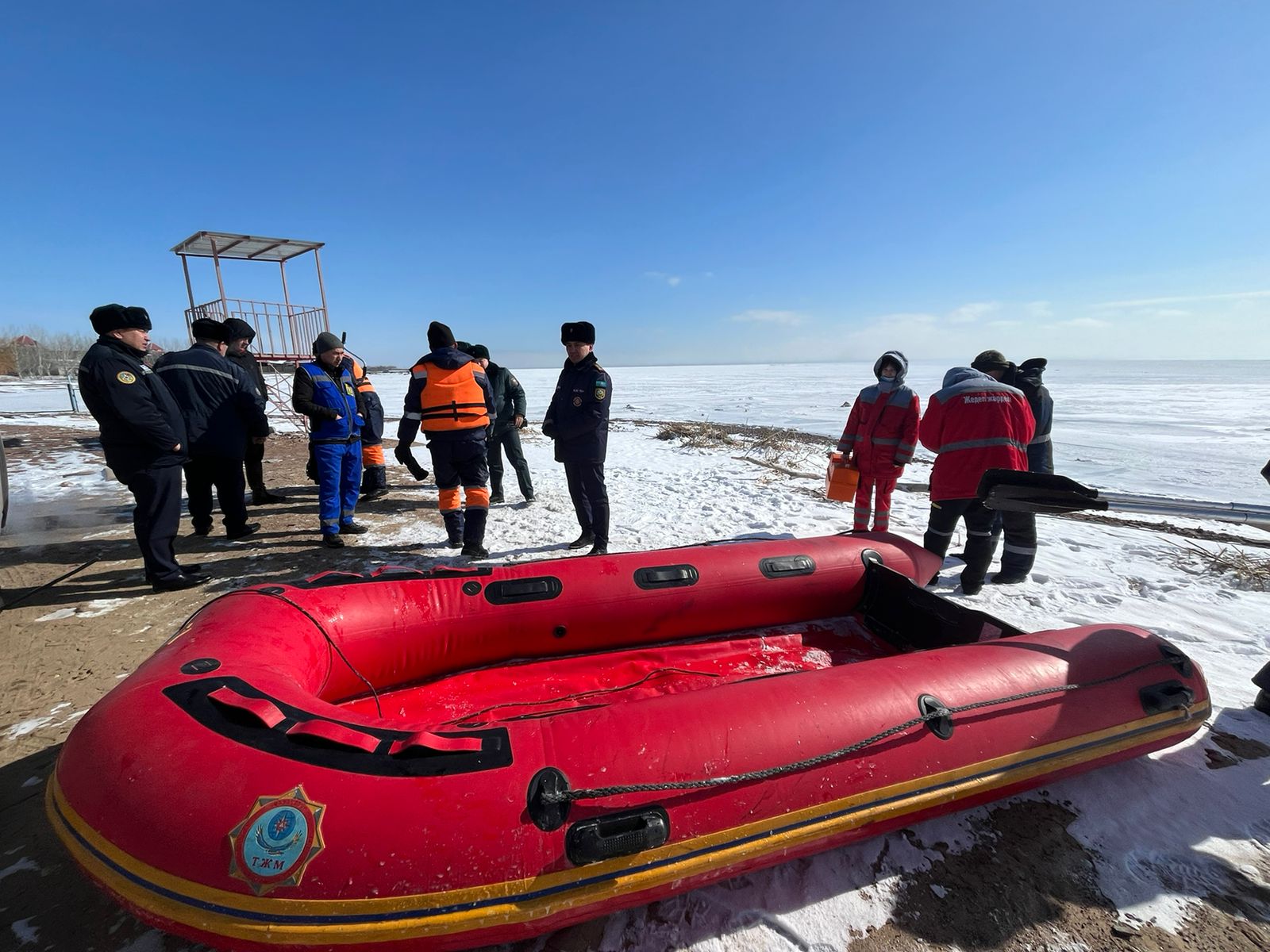 Спасателями ДЧС Алматинской области на Капшагайском водохранилище  спасен рыбак