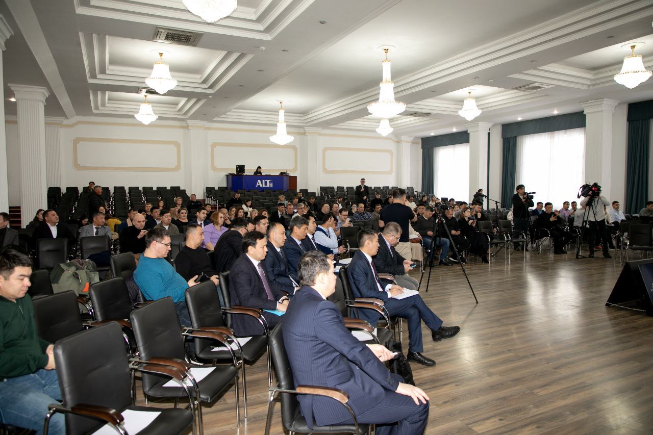 Второй раунд расширенного совещания по вопросам международных автомобильных грузоперевозок проходит в Алматы