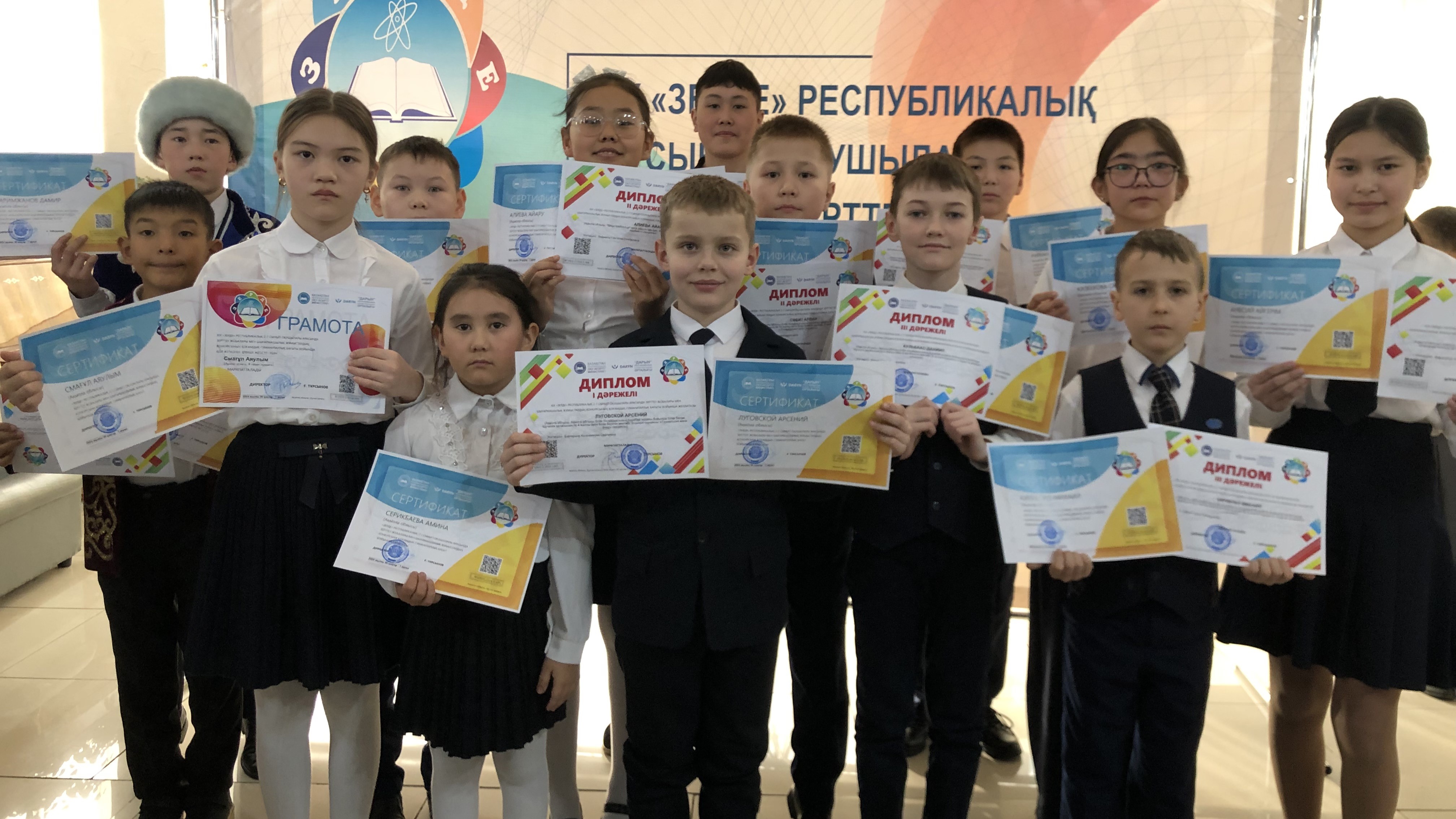 Акмолинские школьники презентовали свои проекты в республиканском конкурсе исследовательских работ «Зерде»