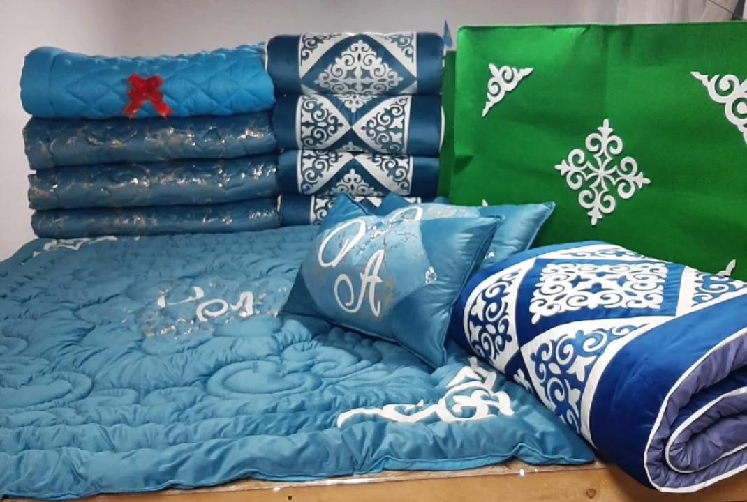 Одеяла и подушки в национальном стиле