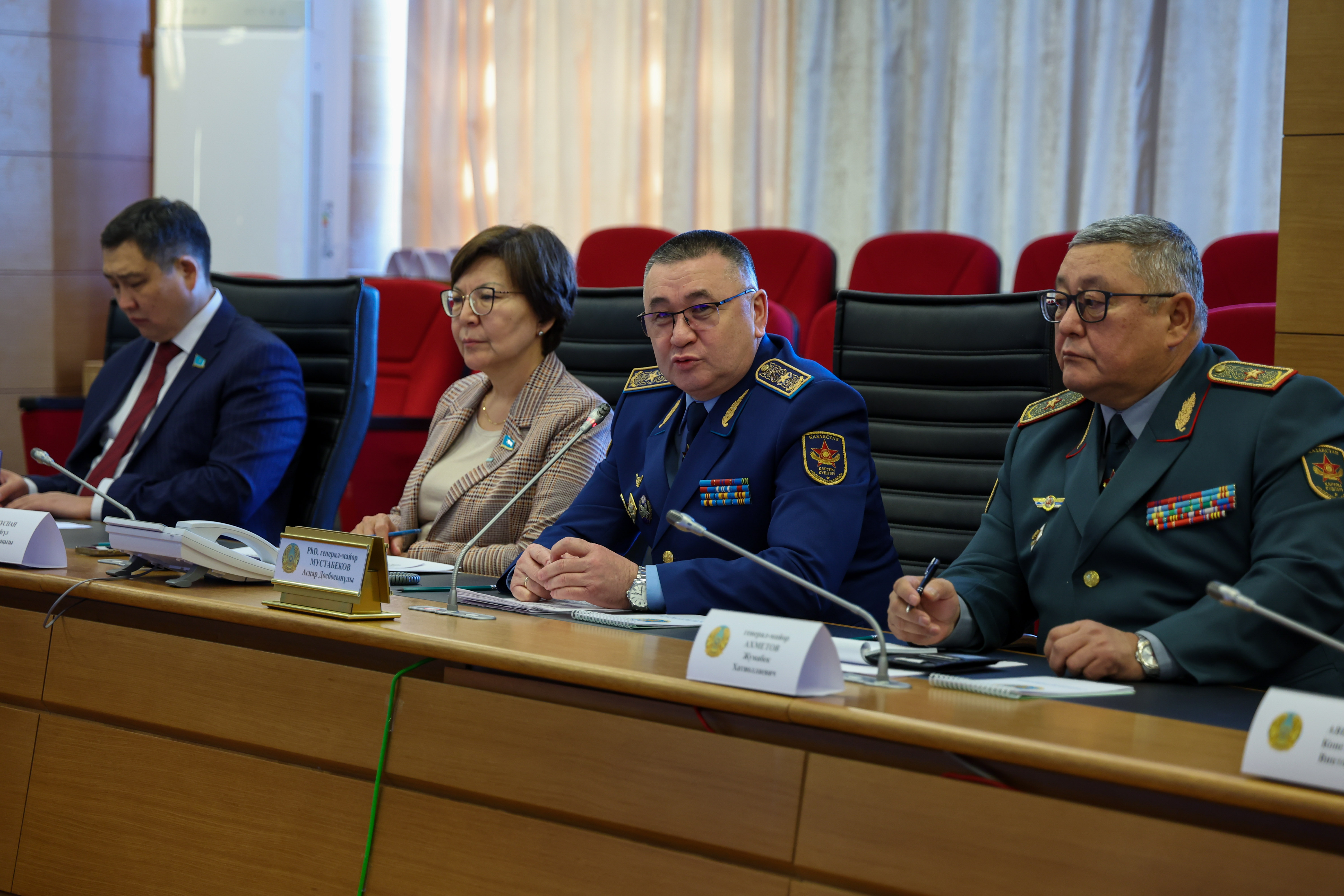 Депутаты Мажилиса Парламента ознакомились с научной  деятельностью Национального университета обороны