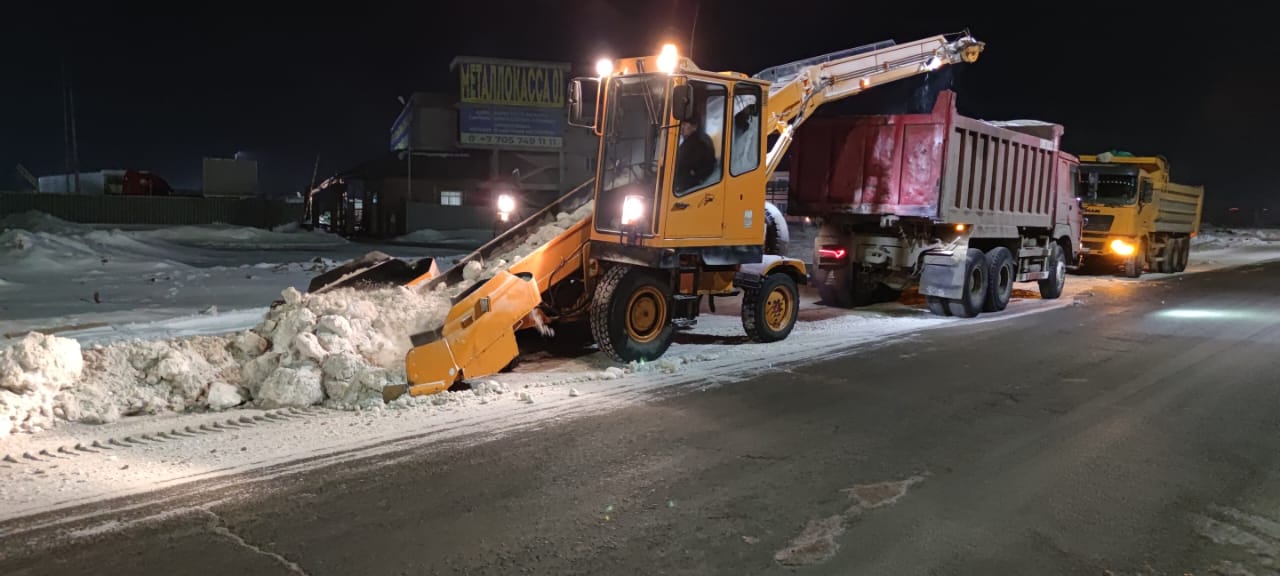 Более 2,3 тыс. дорожных рабочих вышли на уборку снега в Астане