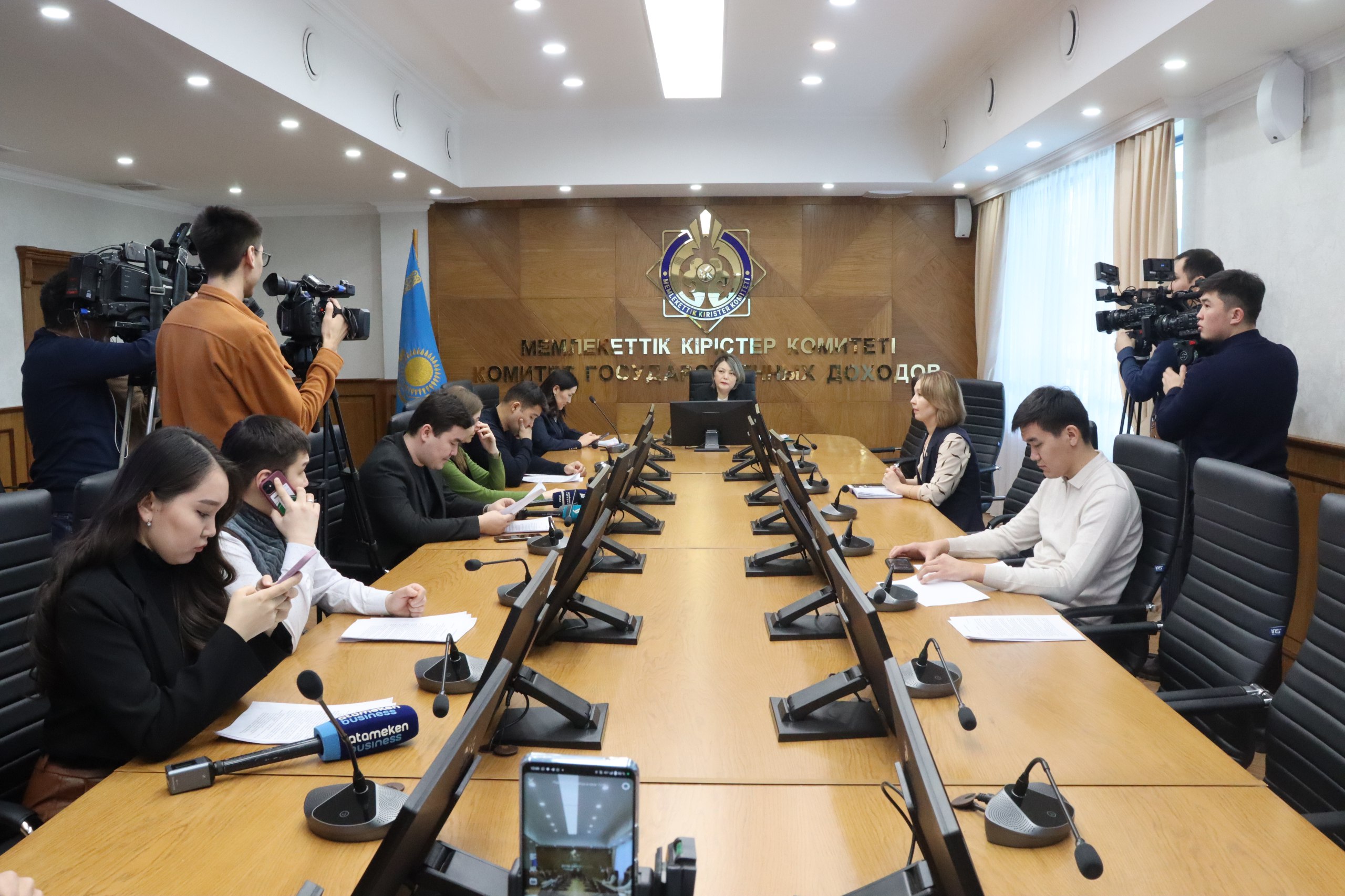 Сегодня на площадке КГД Министерства финансов РК прошла пресс-конференция с участием представителей СМИ на тему «Всеобщее декларирование. Имущественный доход. Как платить налоги при сдаче в аренду жилья»